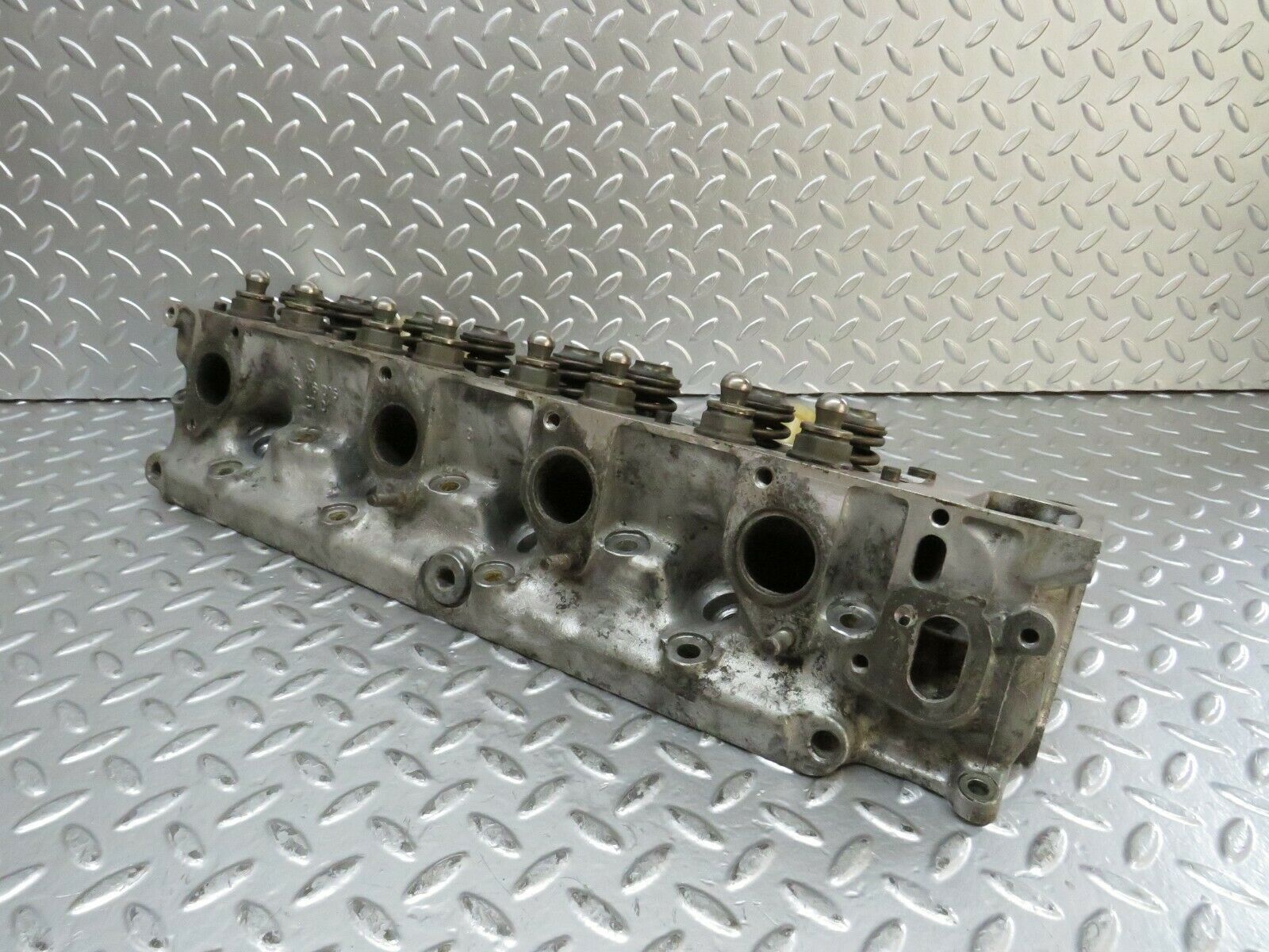 23871 Mercedes-Benz C107 450SLC Coupe Cylinder Head Right 1160162701