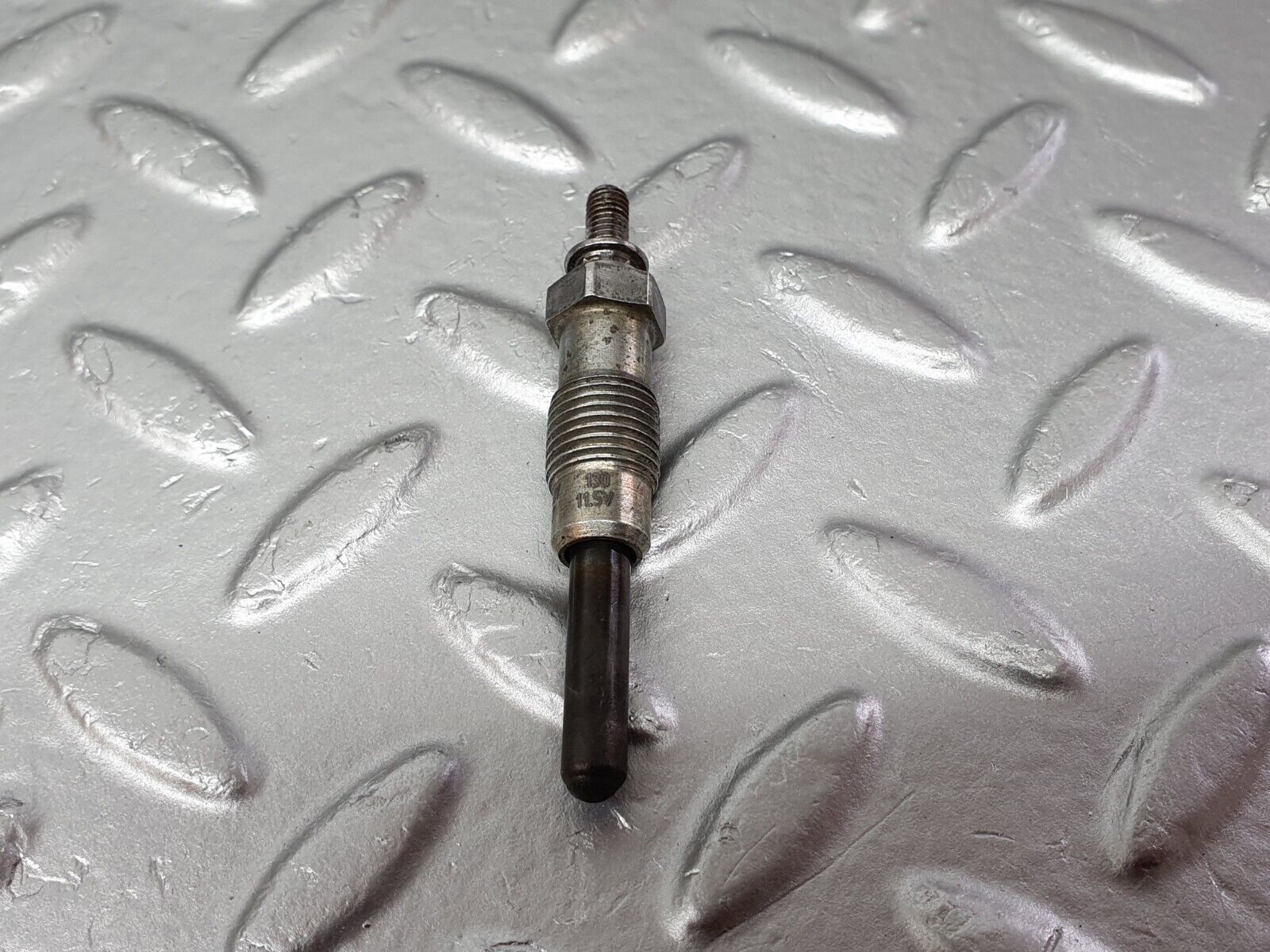 40849 Mercedes-Benz W123 300D Glow Plug Beru 0100221107