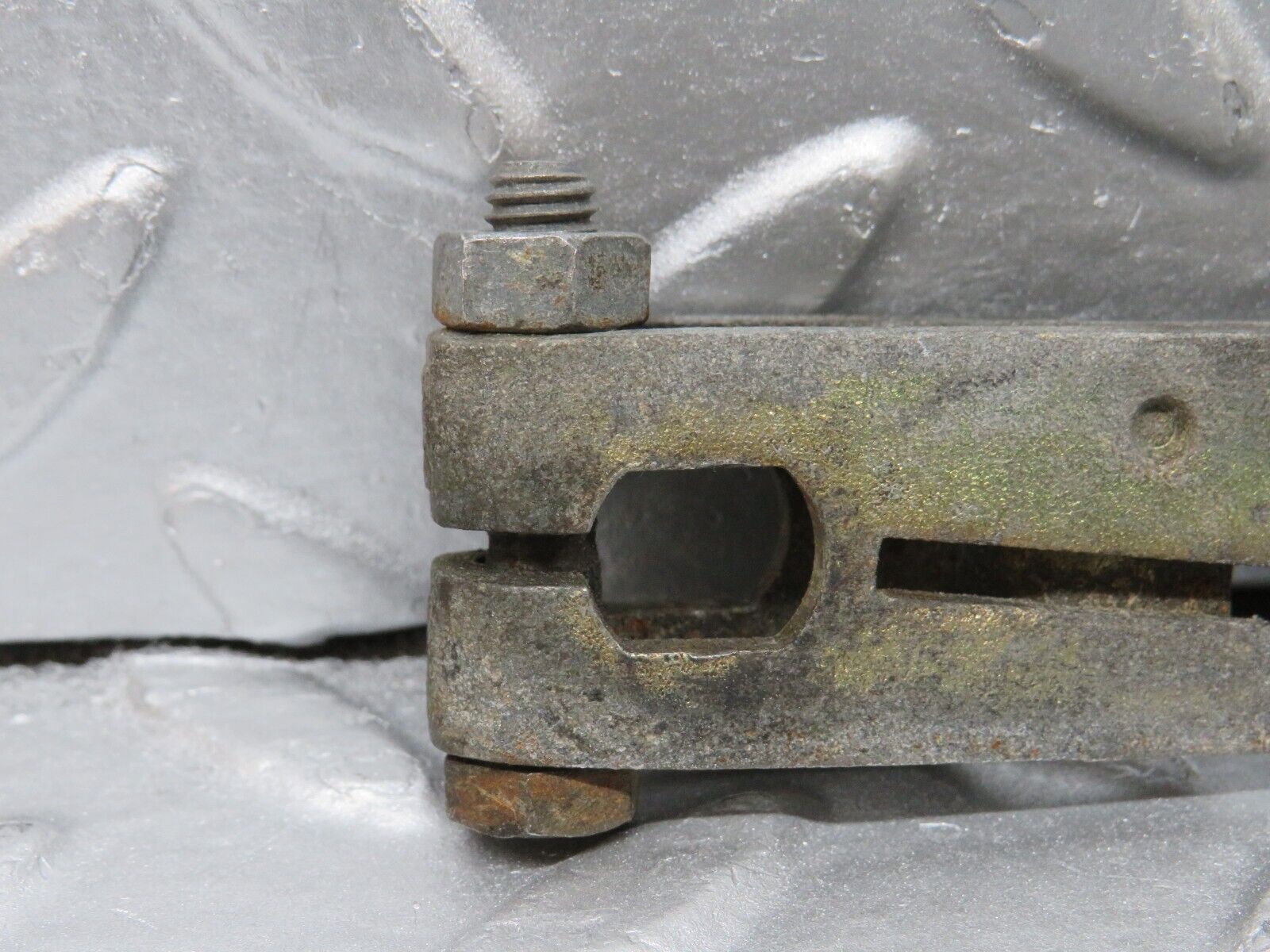 33134 Mercedes-Benz W126 380 V8 M116 Gearbox Linkage Bracket