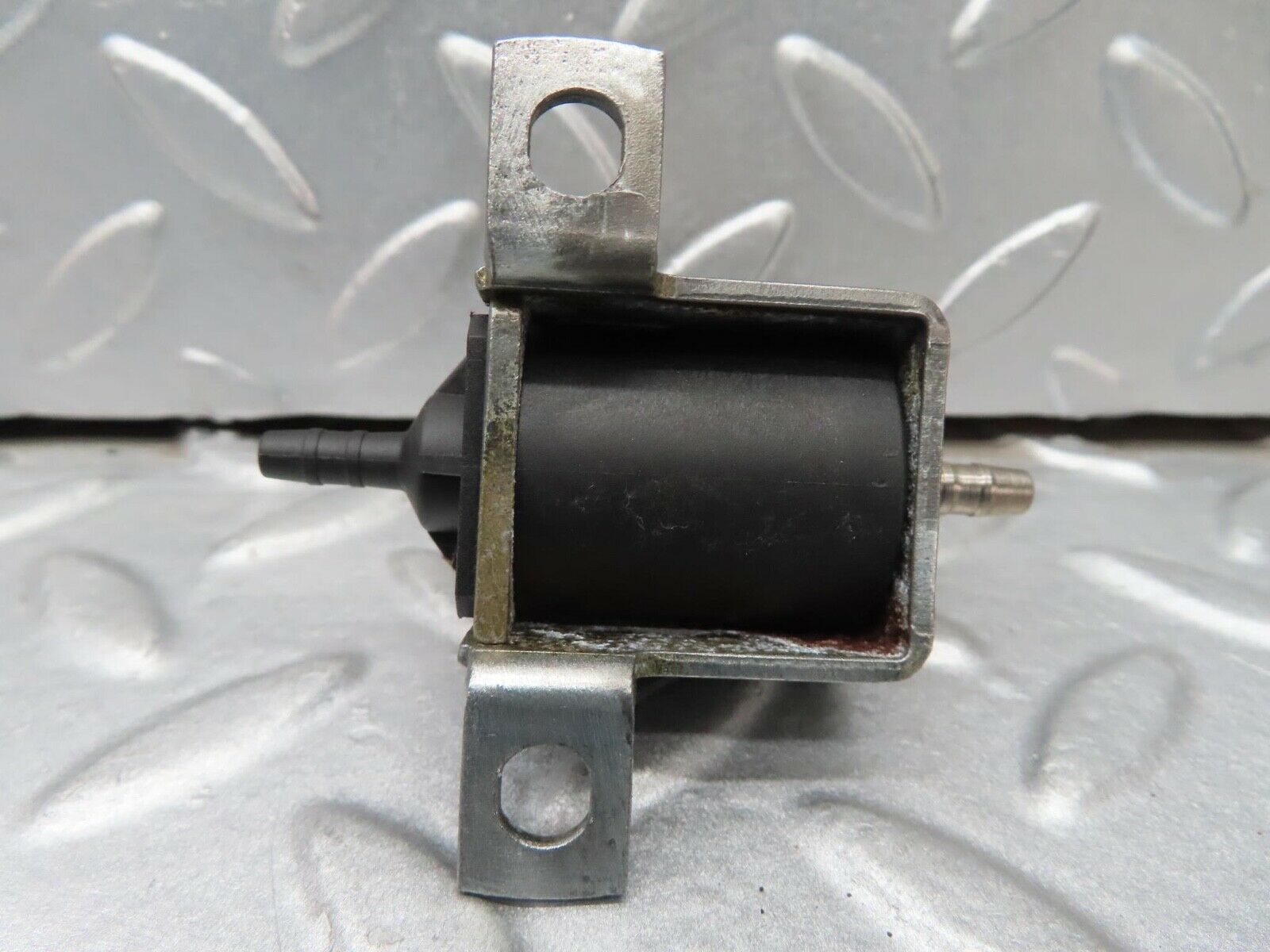 16502 Mercedes-Benz W124 260E Vacuum Control Valve 0015408697