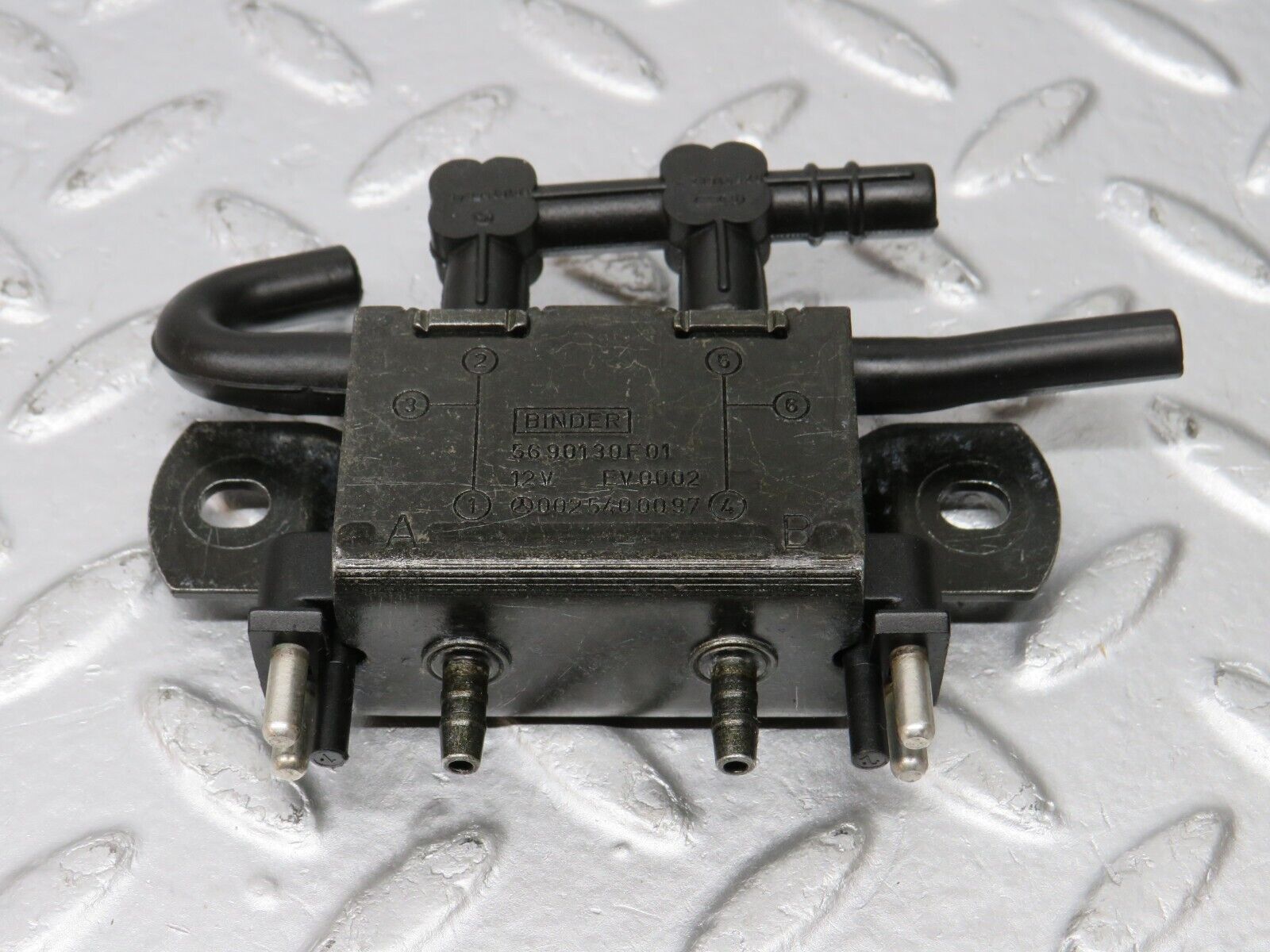 39698 Mercedes-Benz R129 320SL Coupe Solenoid Vacuum Valve 0025400097