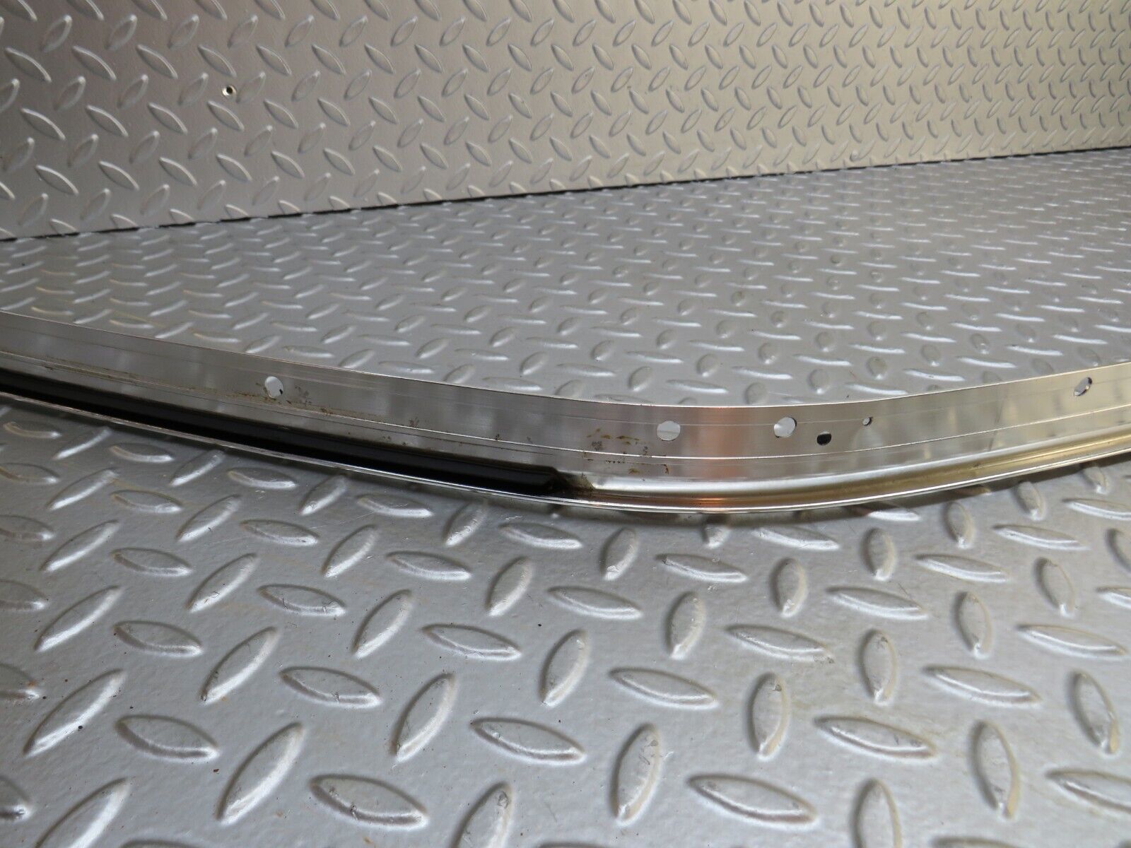 37027 Mercedes-Benz C126 420SEC Coupe Roof Chrome Trim Left Side