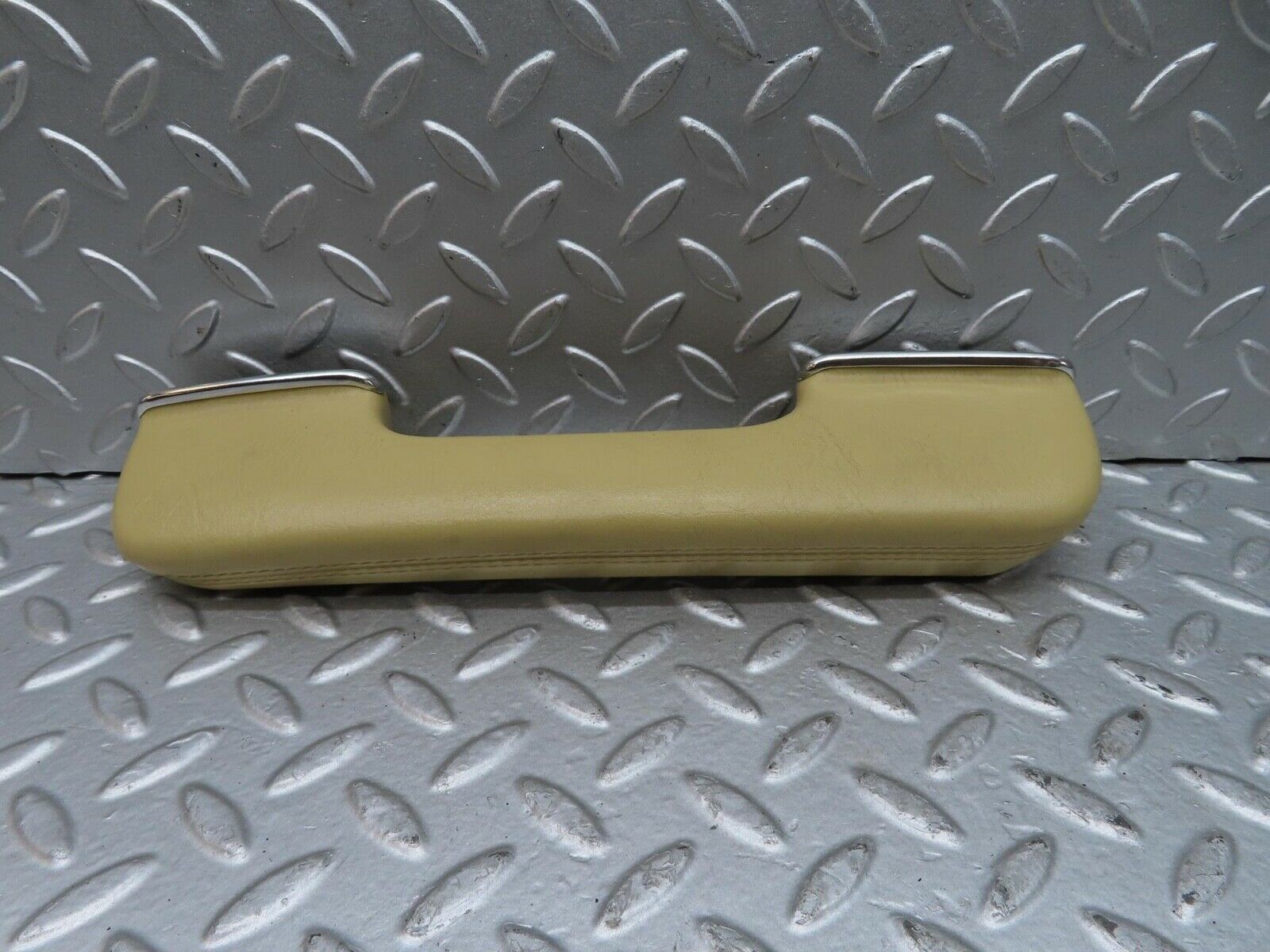 15301 Mercedes-Benz W123 230E Interior Door Handle Right 1239702001