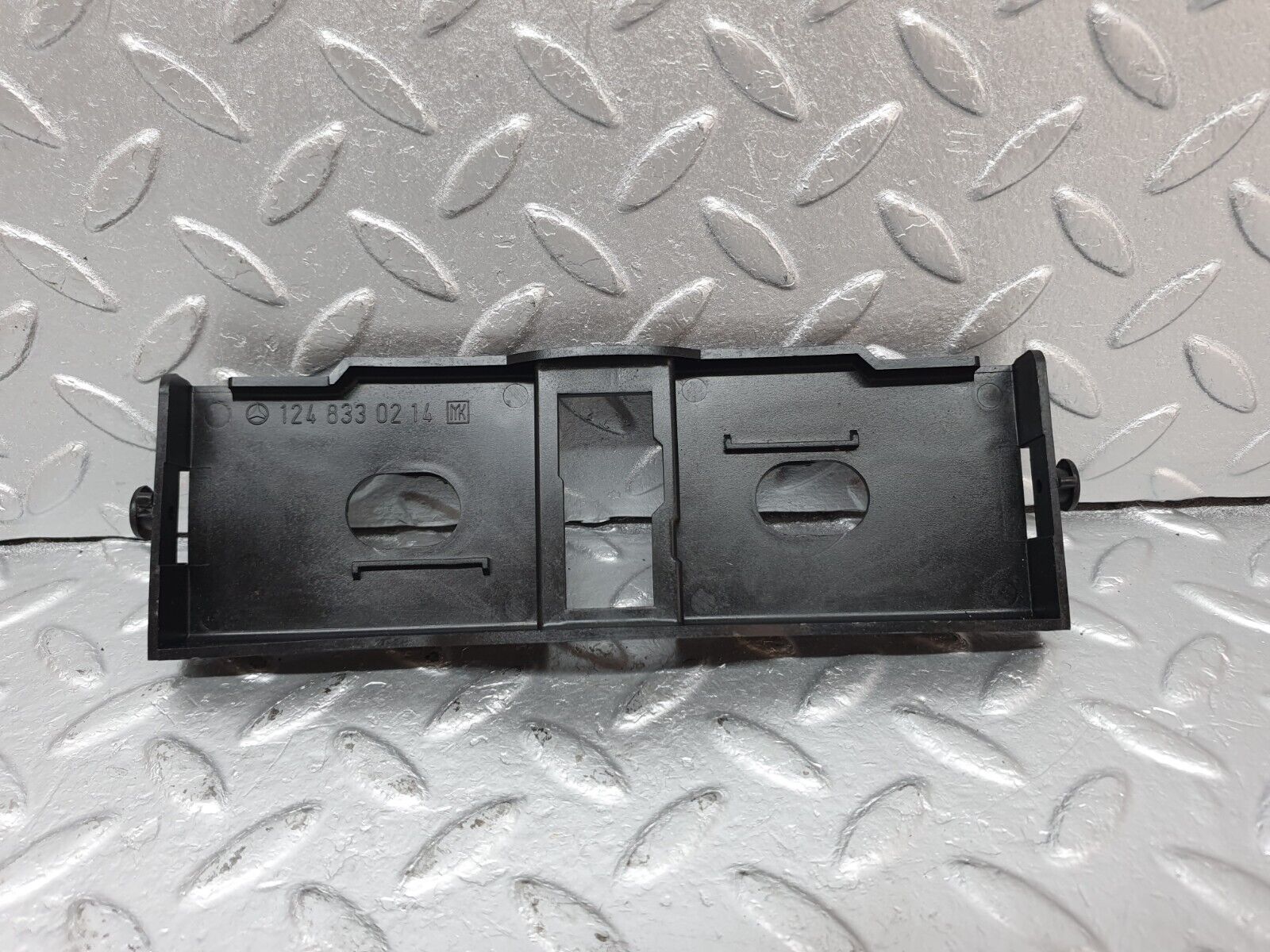 41560 Mercedes-Benz W124 200E Heating Regulator Holder 1248330214