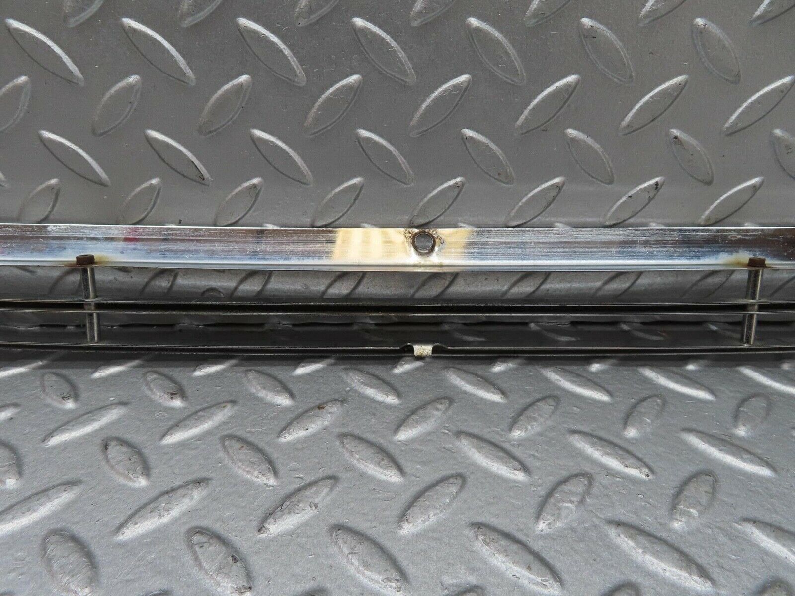 13082 Mercedes-Benz W111 220S Air Intake Chrome Grill