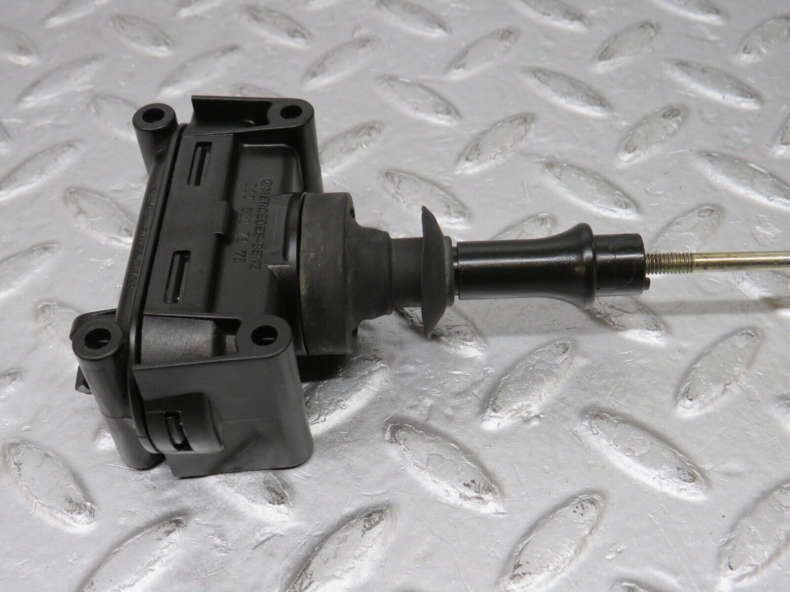 36203 Mercedes-Benz W126 420SE Rear Left Door Lock Vacuum Actuator 0008007975