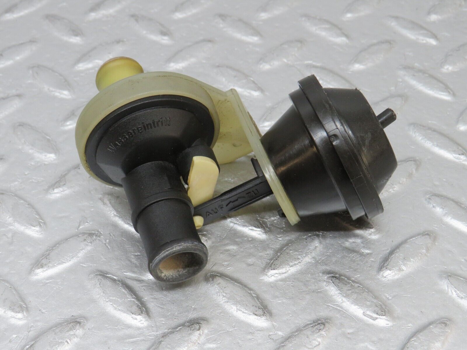 36574 Mercedes-Benz W201 190E 2.0L Heater Control Valve