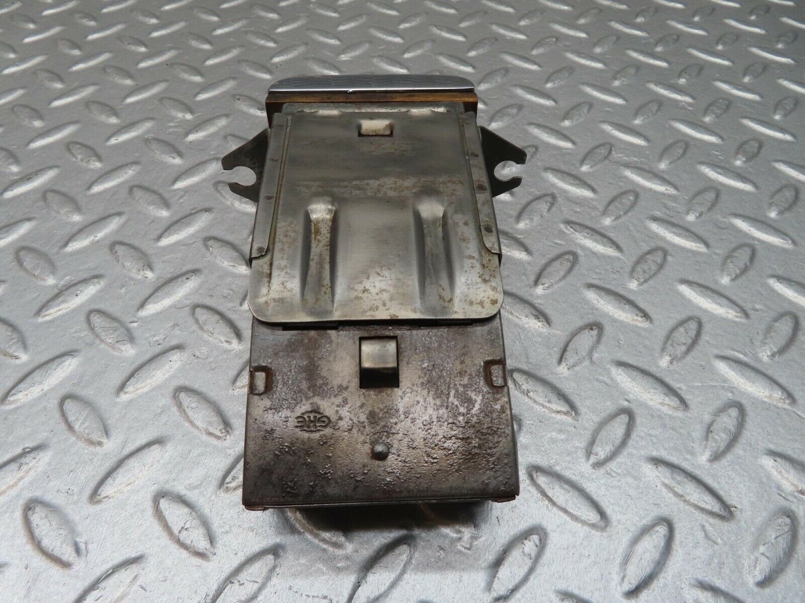 12888 Mercedes-Benz W111 220SE Centre Console Ashtray Wood Finish