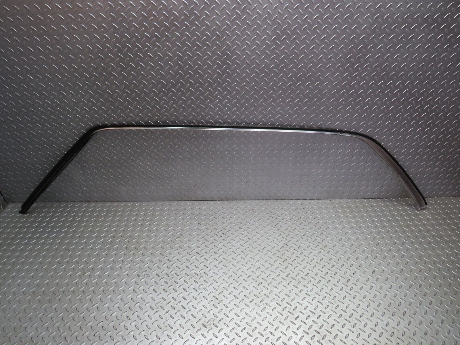 32219 Mercedes-Benz W123 230E Roof Chrome Right Moulding Trim