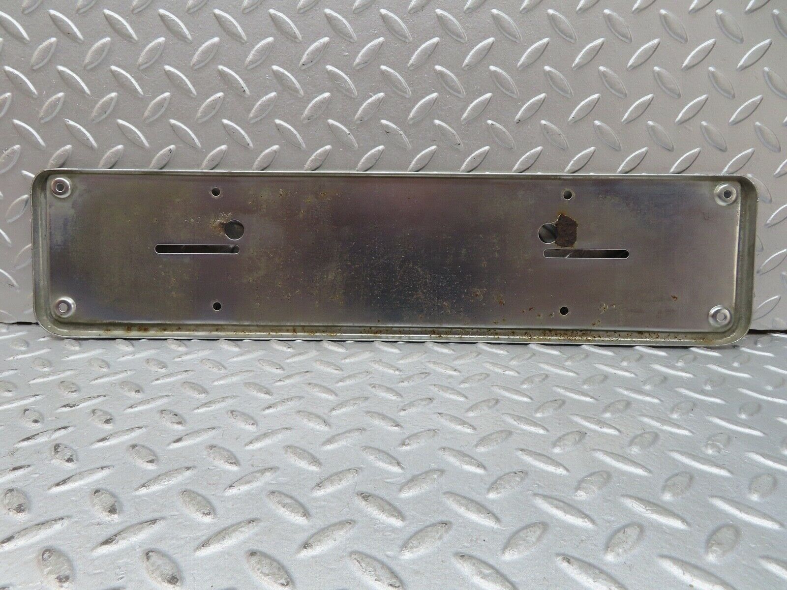 17674 Mercedes-Benz W116 450SEL Rear number Plate Holder