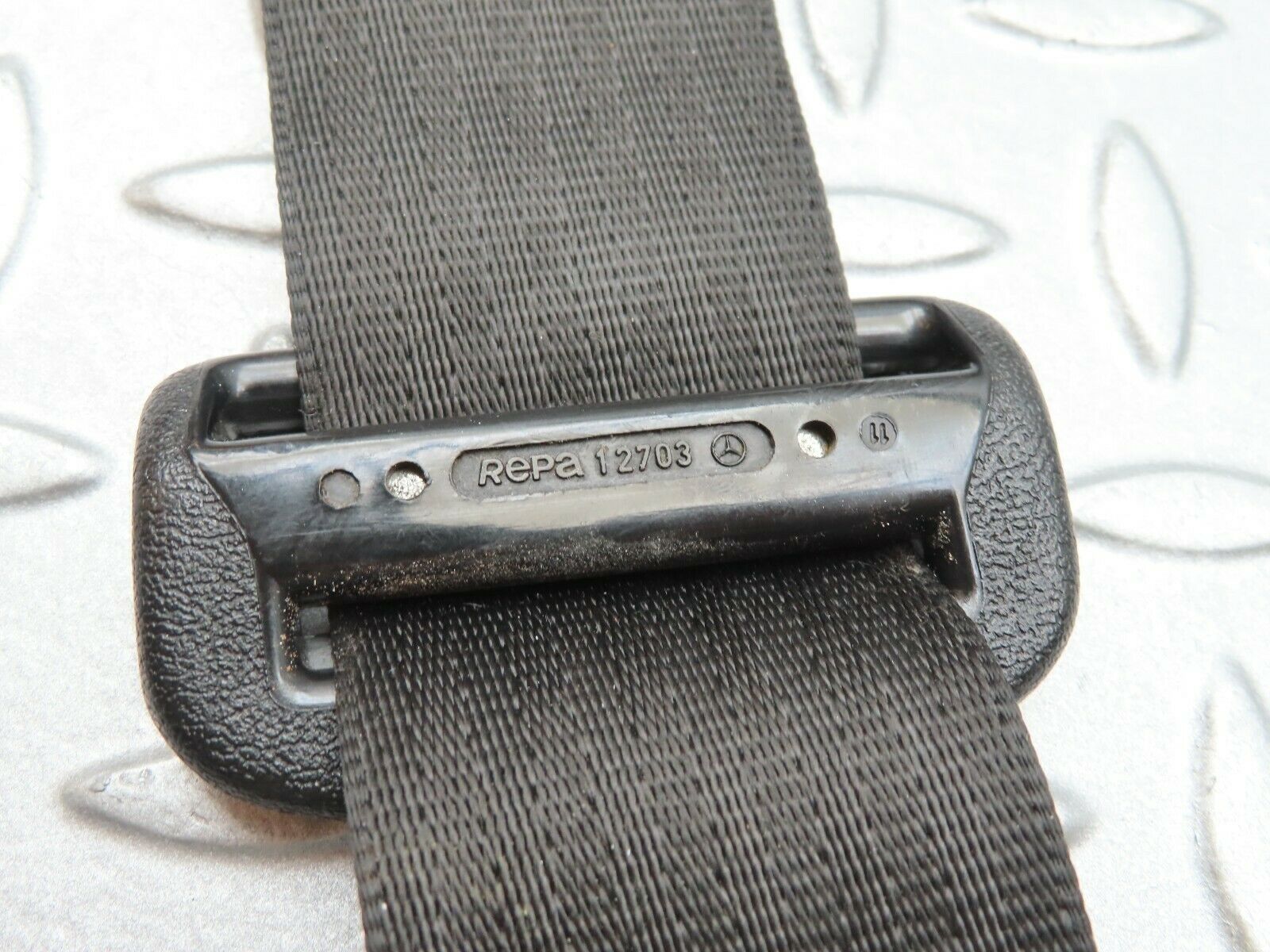 3903 Mercedes-Benz S123 200T Wagon Front Left Seat Belt 1238604186