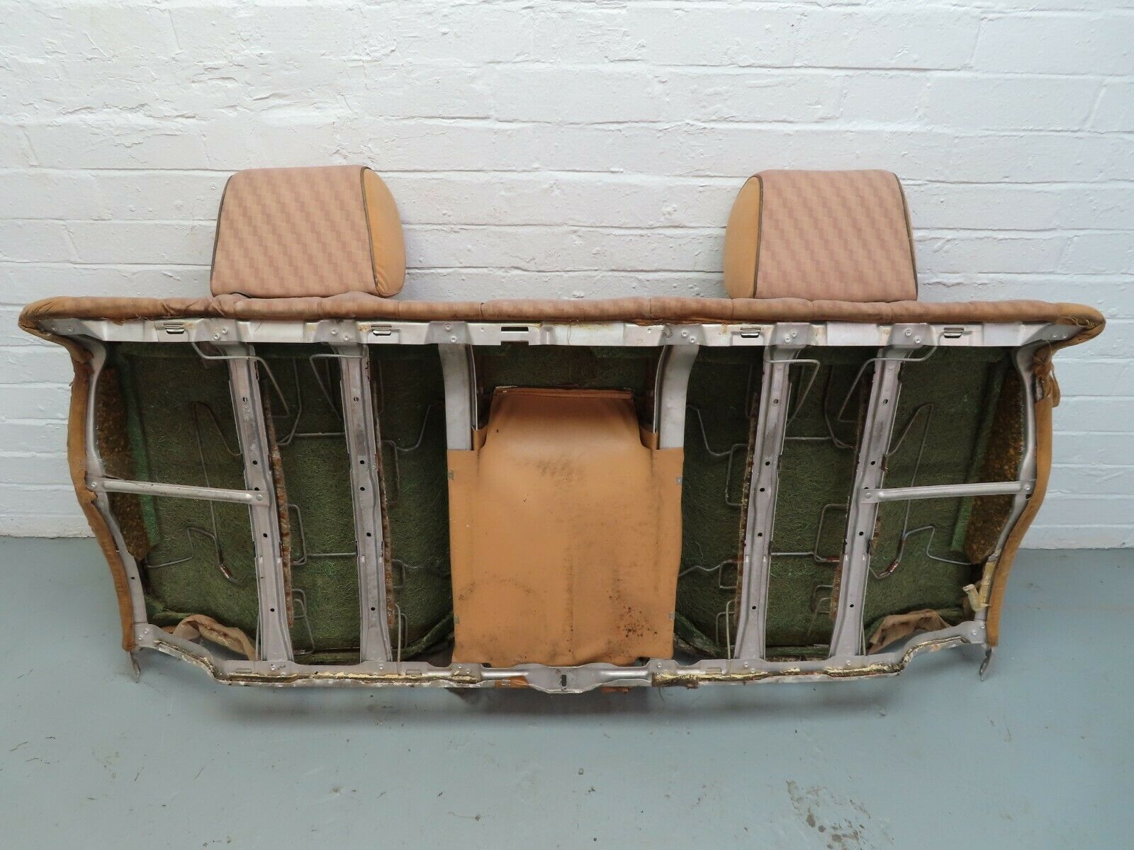 6322 Mercedes-Benz W126 380SE Rear Seat Palomino 1269200650