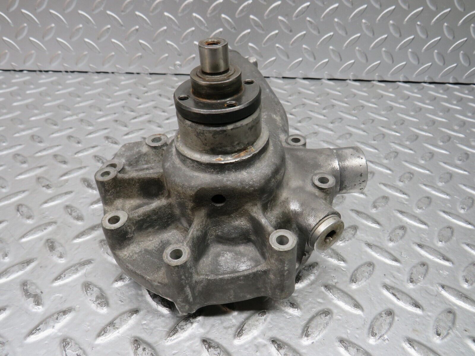 28697 Mercedes-Benz W123 230E Water Pump 1022011001