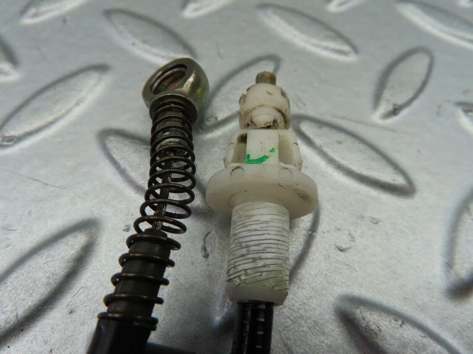 6706 Mercedes-Benz S124 E220 Automatic Gearbox Kickdown Cable 1242600351