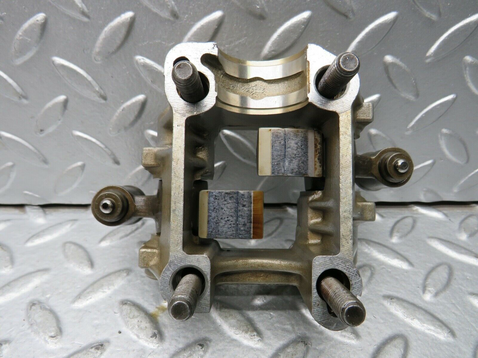 21744 Mercedes-Benz W126 300SE Rocker Arms Camshaft Bearing Block 1030510610