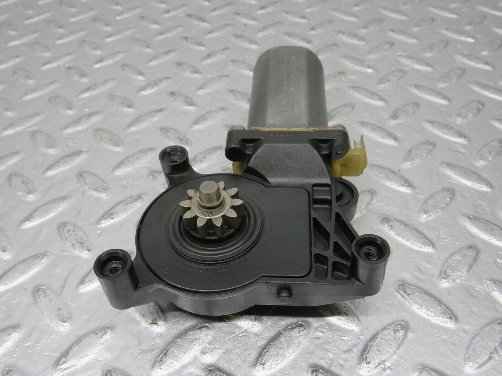 33413 Mercedes-Benz W202 C180 Window Regulator Motor Front Left 0130821638