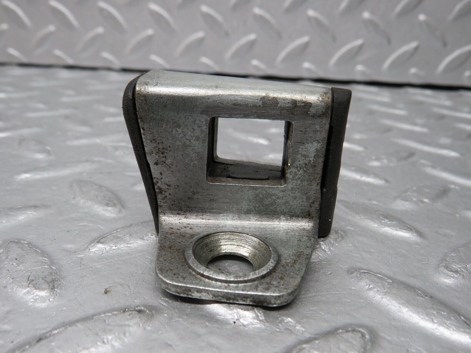 38061 Mercedes-Benz A124 320E Cabriolet Door Lock Latch