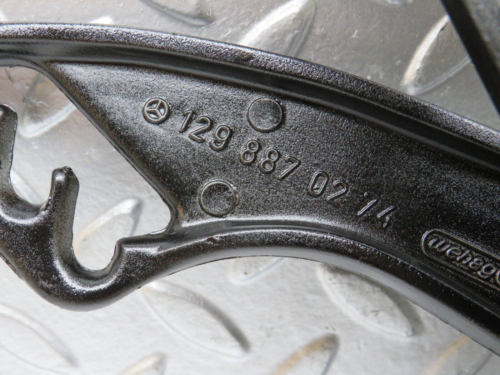 29009 Mercedes-Benz C124 320CE Coupe Bonnet Hinge Right Side 1298870274