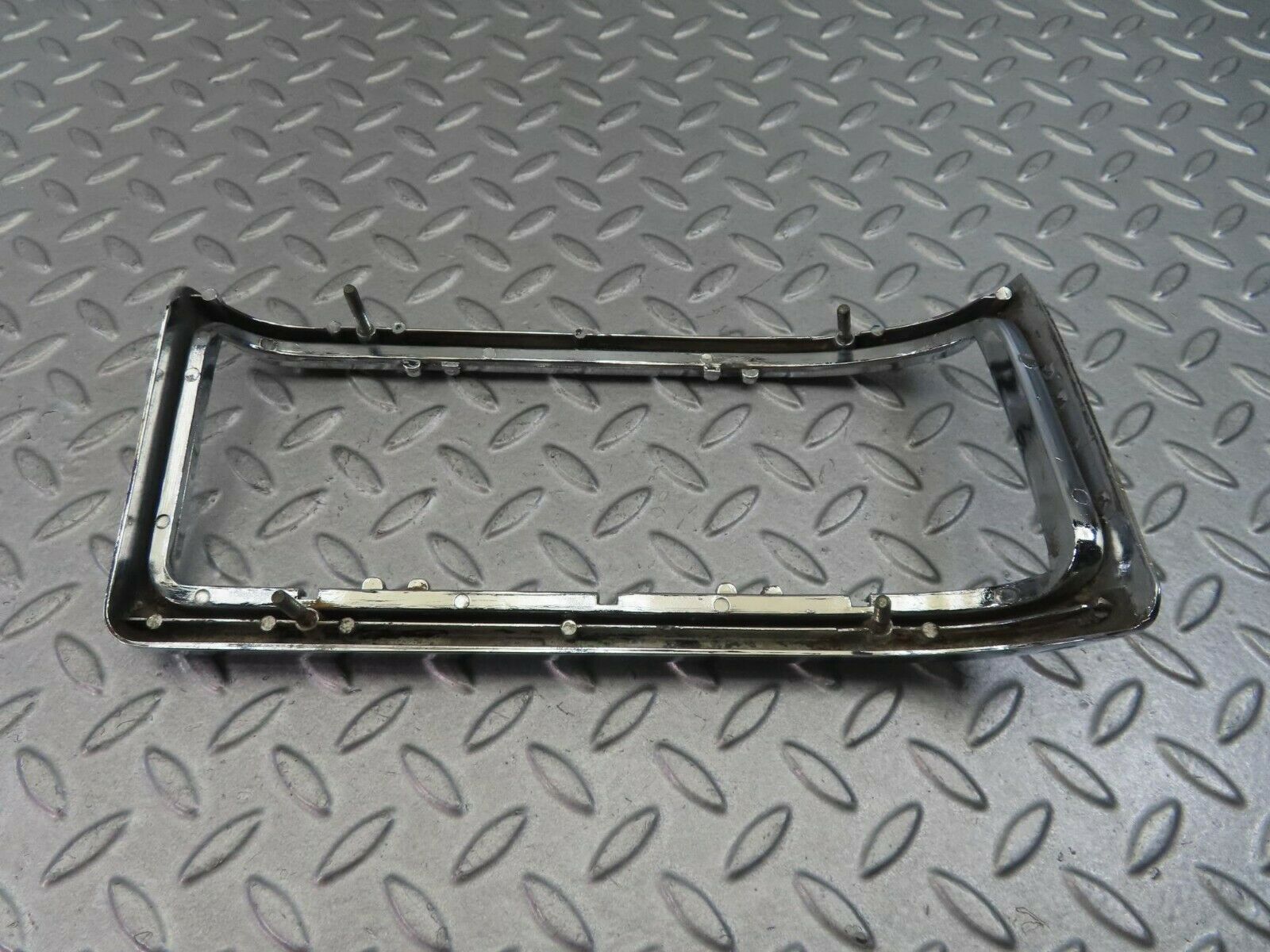 8510 Mercedes-Benz W115 Tail Light Chrome Frame Left