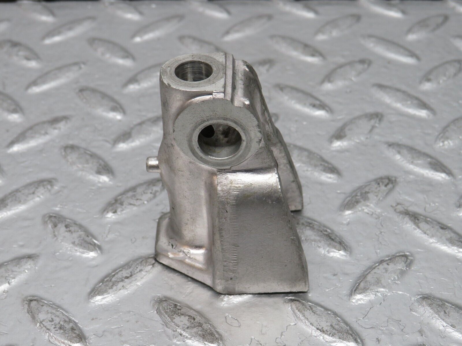 0276 Mercedes-Benz W123 220D Rocker Arm Support 6150550110