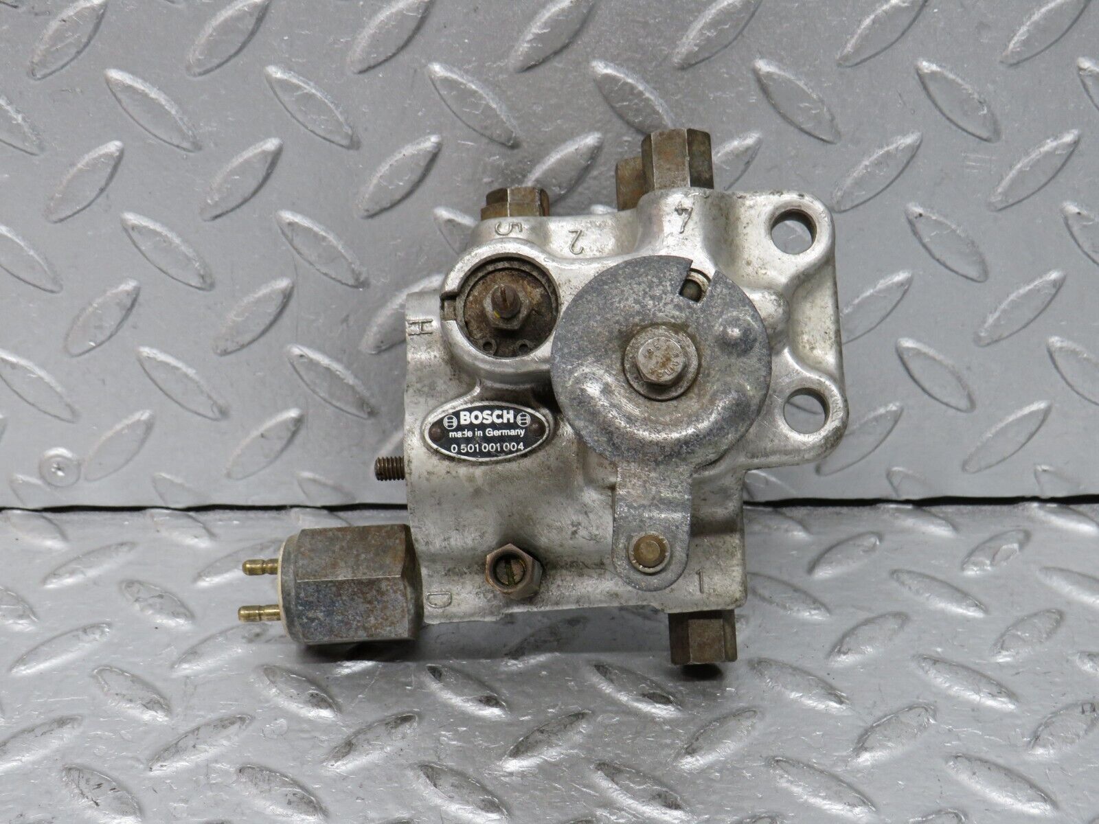 37347 Mercedes-Benz W109 300SEL Air Suspension Valve Bosch 0501001004