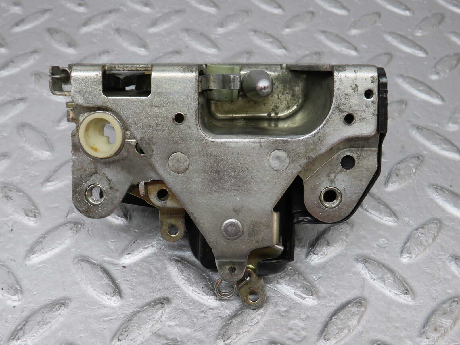 36042 Mercedes-Benz W126 420SE Front Left Door Lock Mechanism 1237230108