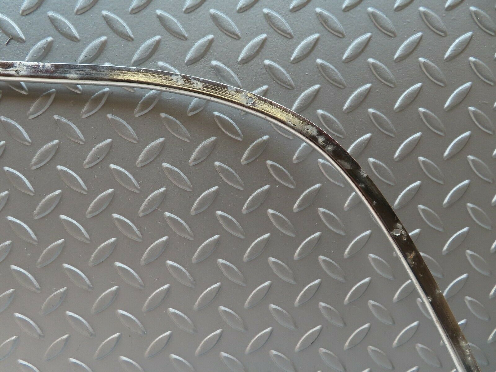 2047 Mercedes-Benz W105 219 PONTON Rear Right Door Chrome Trim