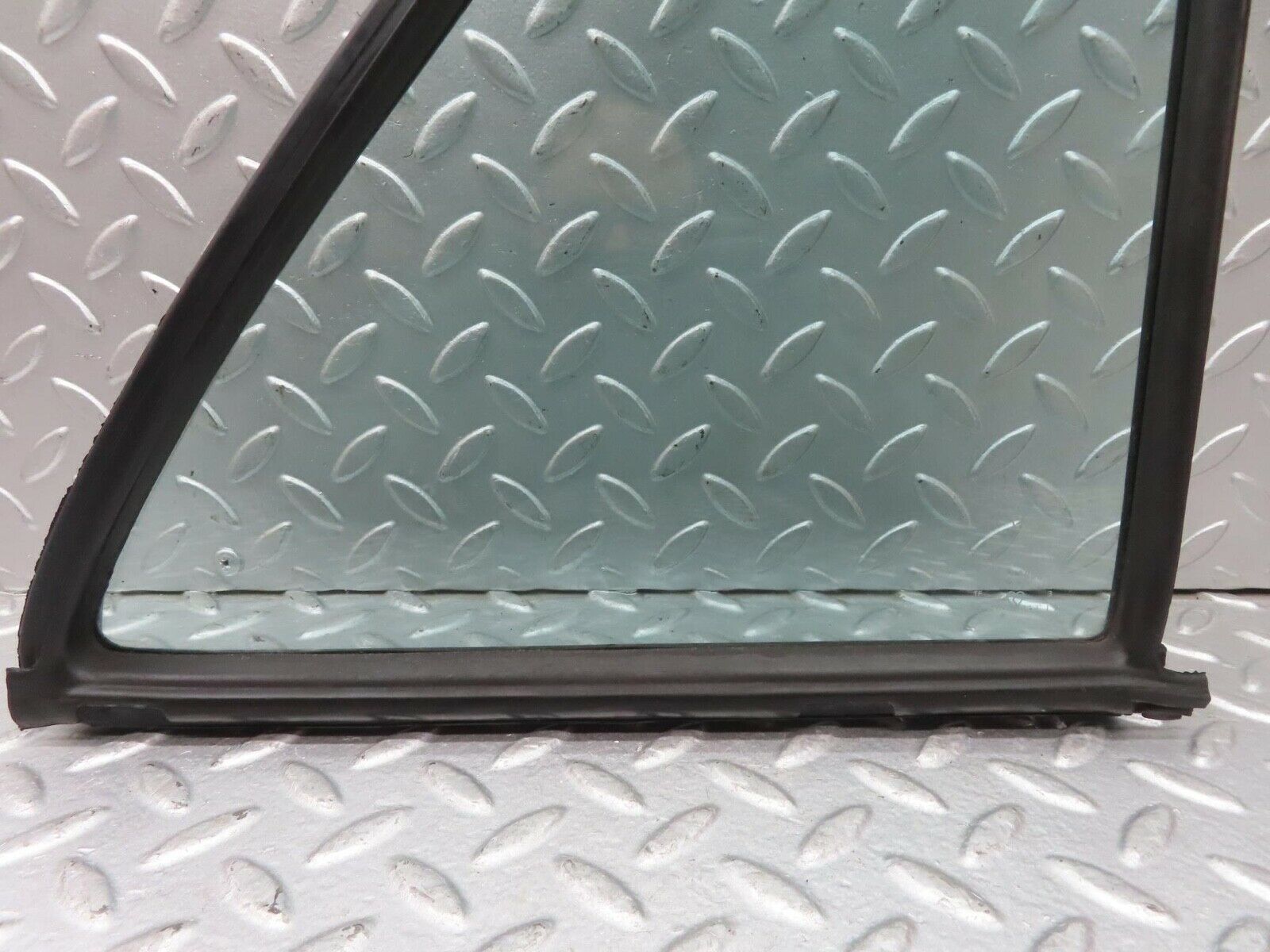 13543 Mercedes-Benz W123 200 Rear Right Quarter Window 1237350224