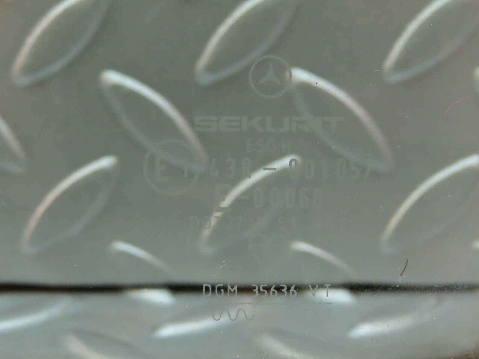 4466 Mercedes-Benz W123 230E Rear Right Quarter Glass