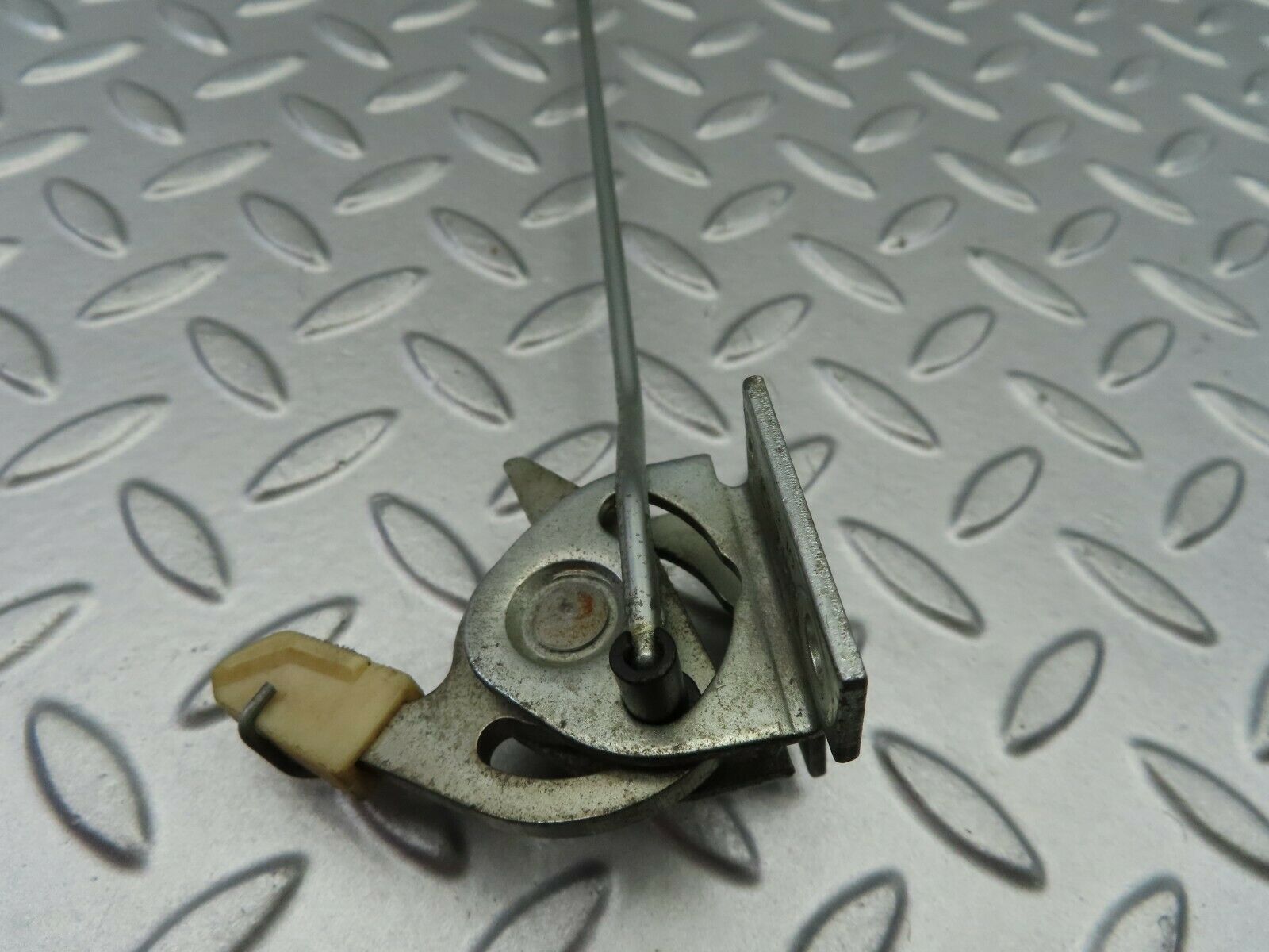 6645 Mercedes-Benz S124 E220 Wagon Rear Seat Bench Locking Mechanism Lock Left