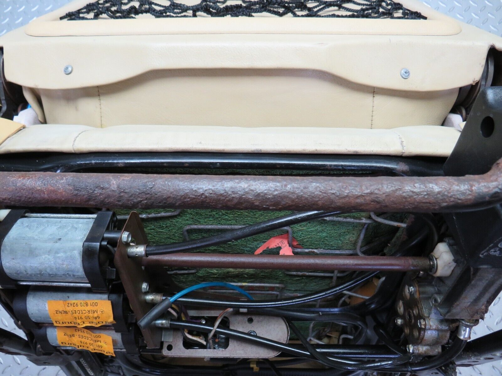 34547 Mercedes-Benz C126 380SEC Front Right Electric Driver Seat Leather Beige