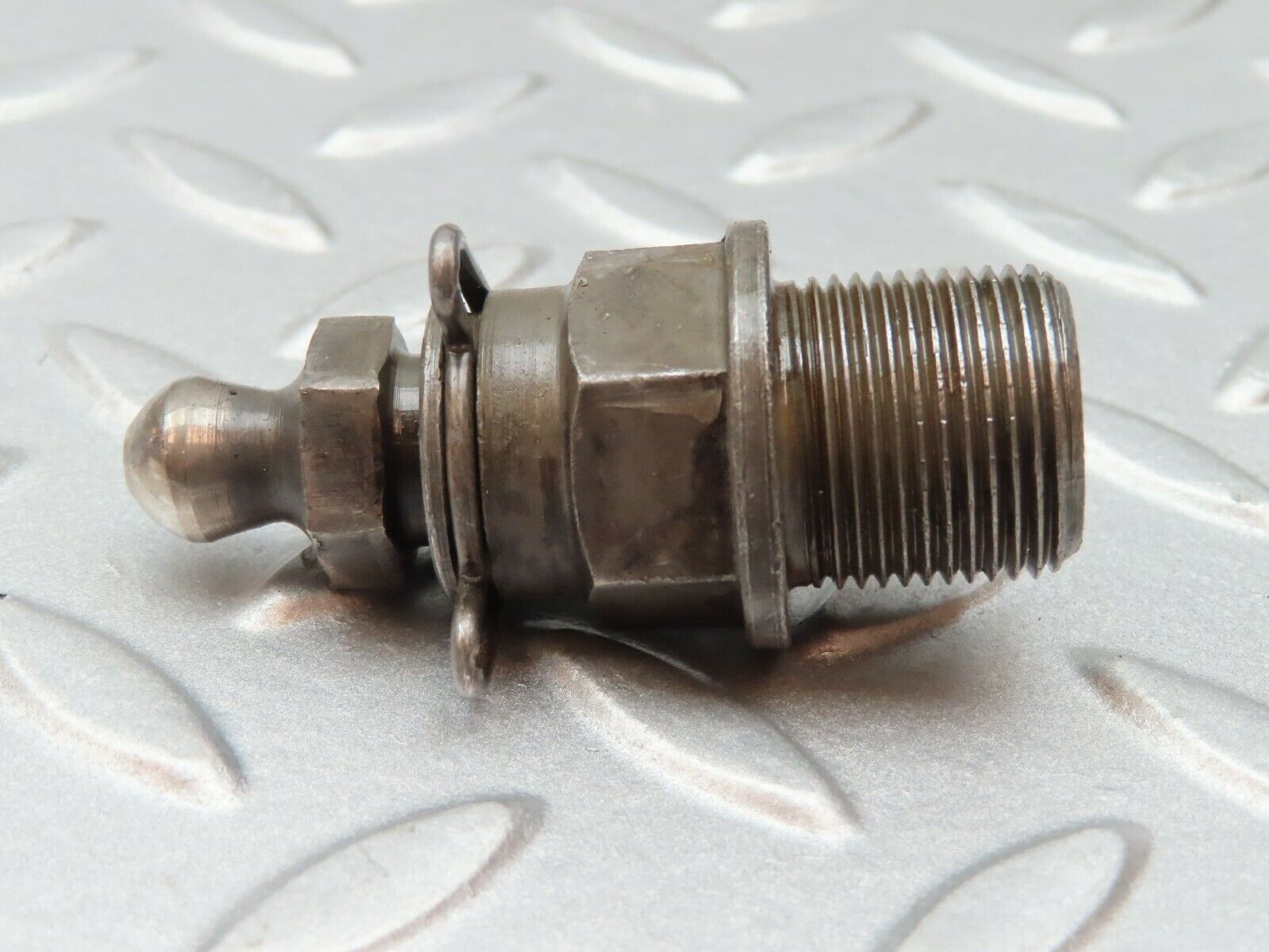 3544 Mercedes-Benz W108 280SE Ball Studs For Rocker Arm Mounting (Timing)