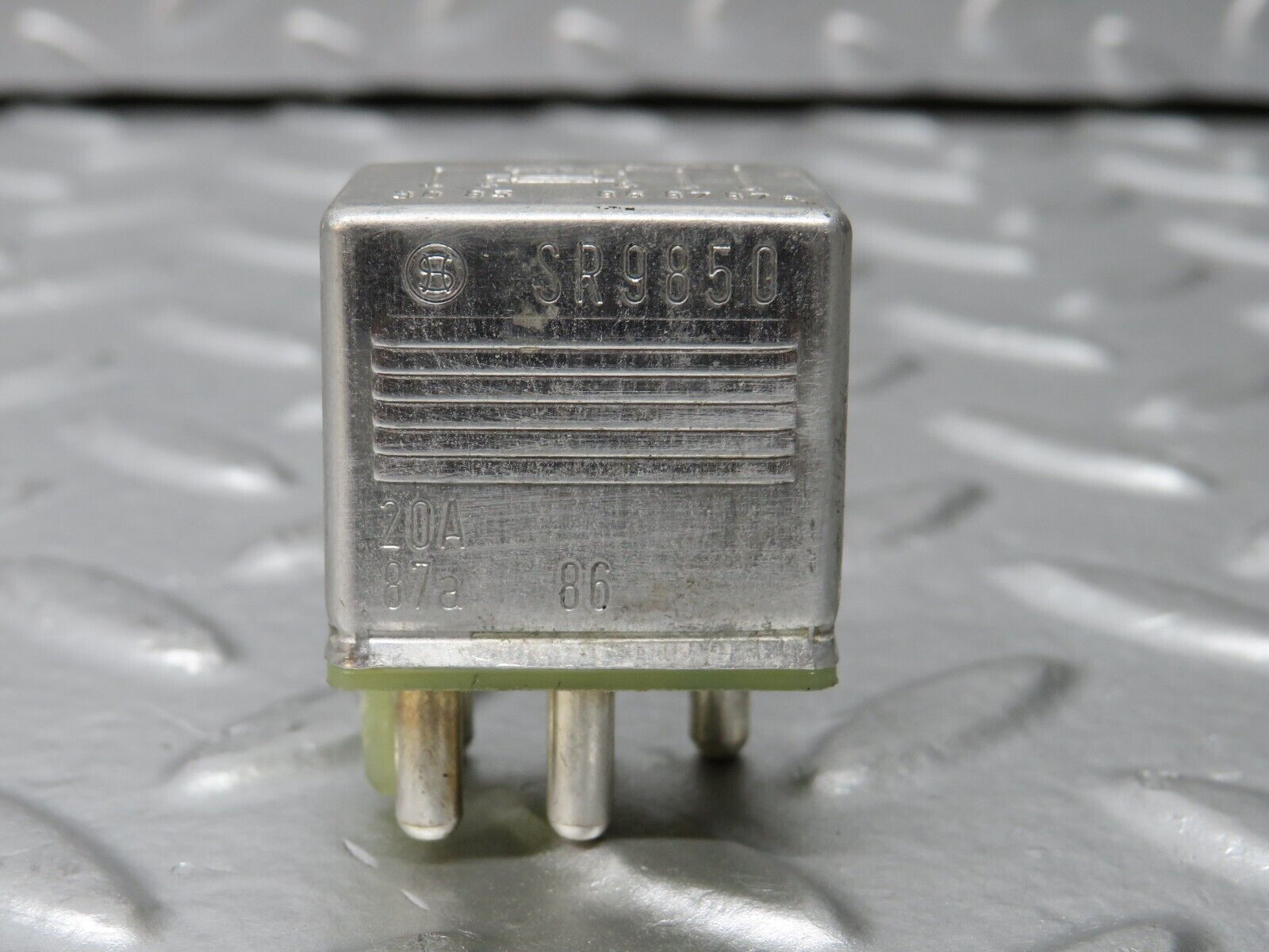 31231 Mercedes-Benz S124 220TE Wagon Multi Purpose Relay 0015420219