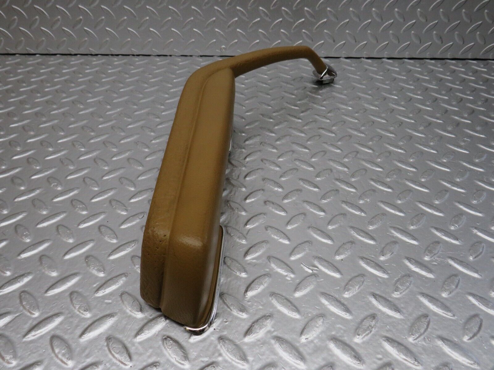 0652 Mercedes-Benz C107 350SLC Coupe Interior Door Handle Right