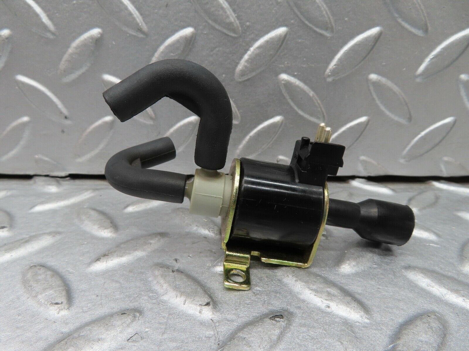 17241 Mercedes-Benz R129 300SL Coupe Vacuum Valve Solenoid 1170780981