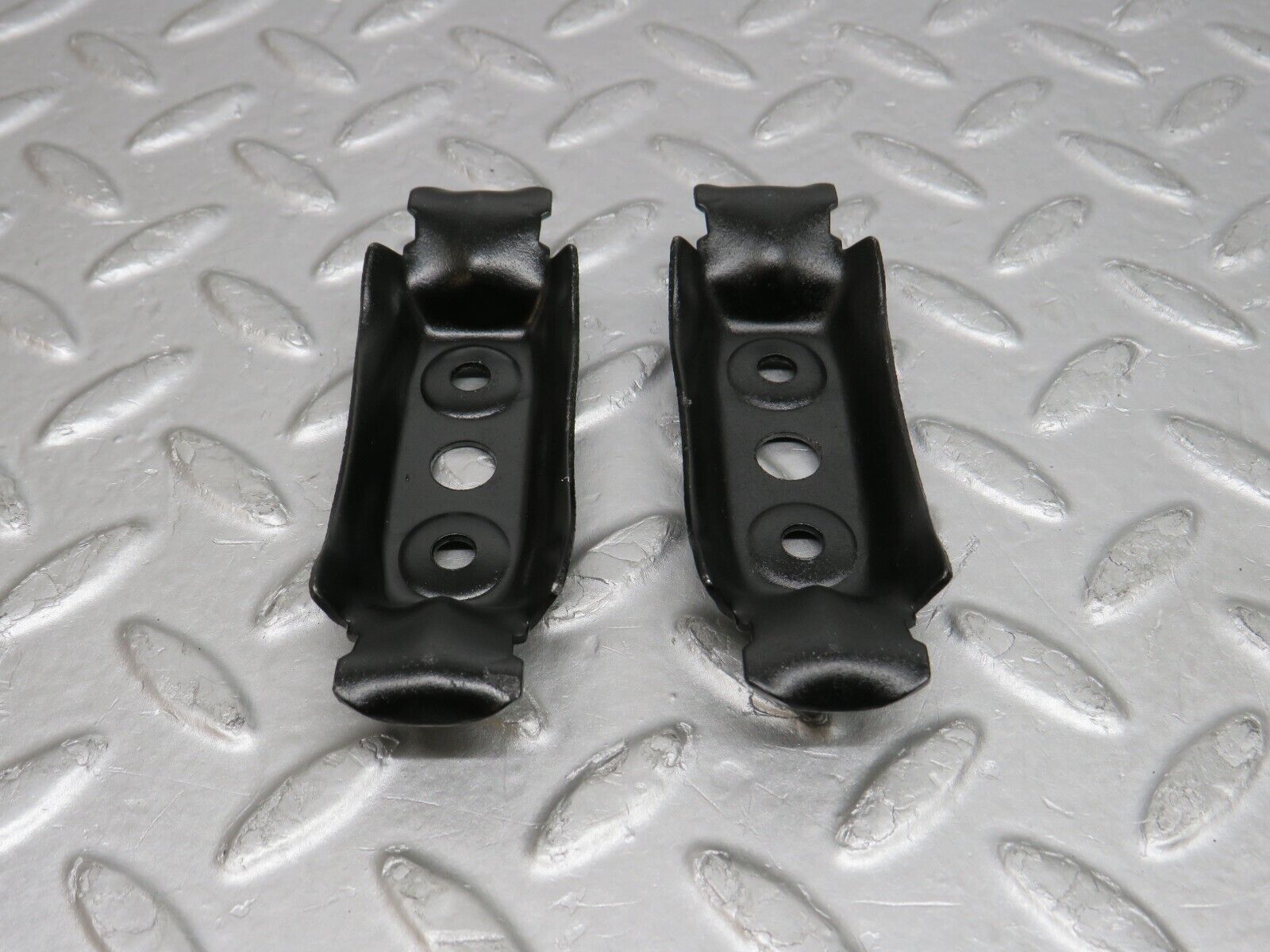 38107 Mercedes-Benz A124 320E Cabriolet Fuel Pump Fuel Filter Bracket