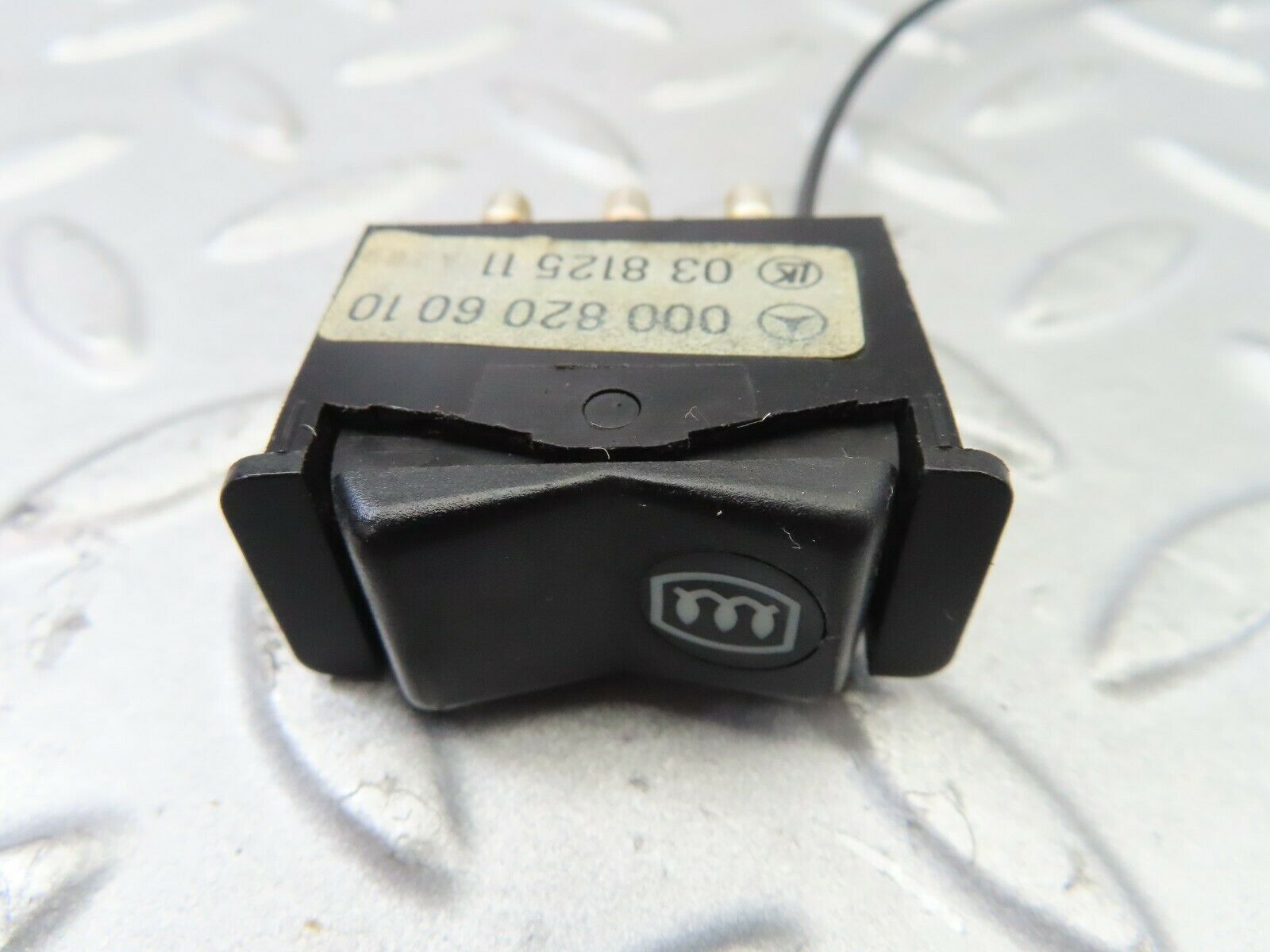 7474 Mercedes-Benz W116 450SE Rear Heated Window Switch 0008206010
