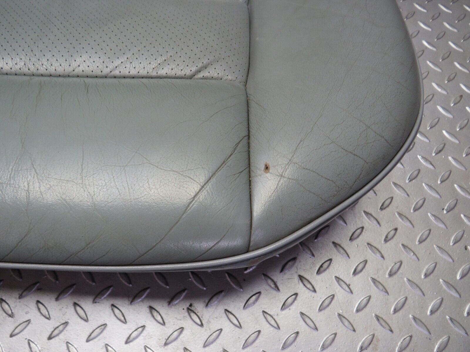 31422 Mercedes-Benz S124 220TE Wagon Rear Seat Leather Grey