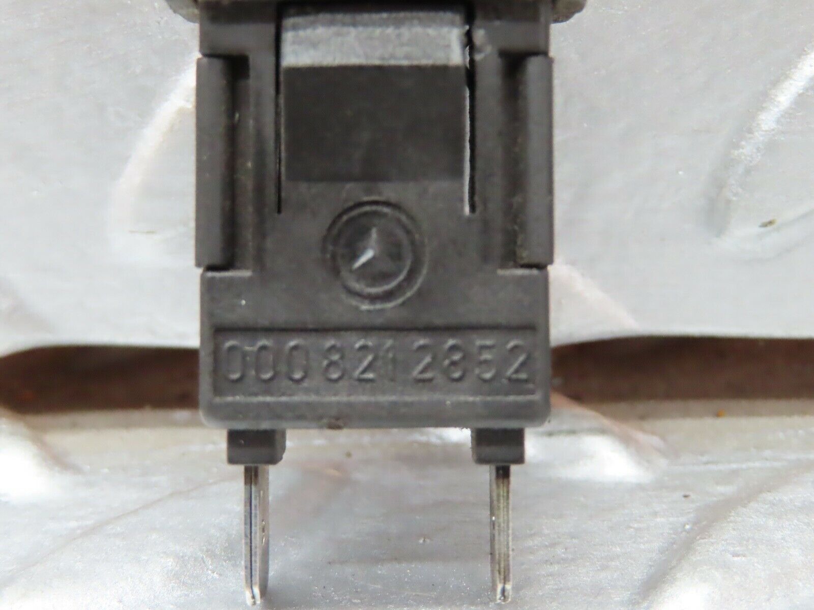 19277 Mercedes-Benz W123 300D Door Contact Switch 0008212852