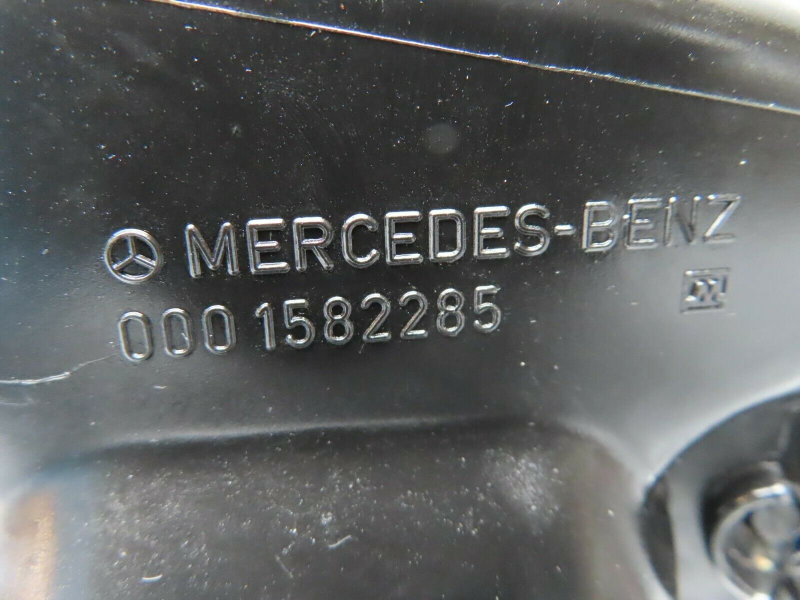 16307 Mercedes-Benz W124 260E Ignition Coil Cover Cap 0001582285