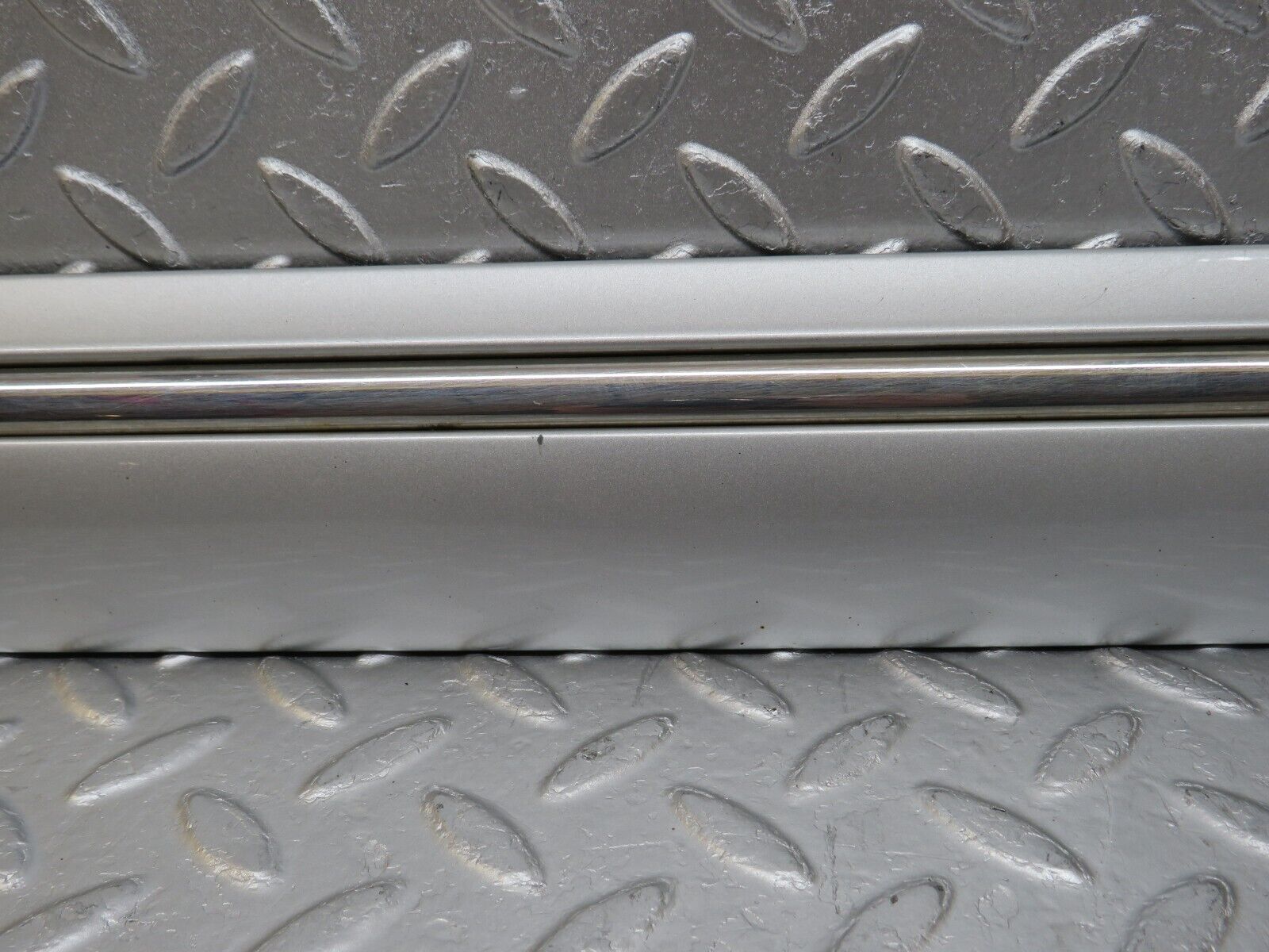 34714 Mercedes-Benz W210 320E Front Right Door Centre Moulding Trim 2106900482