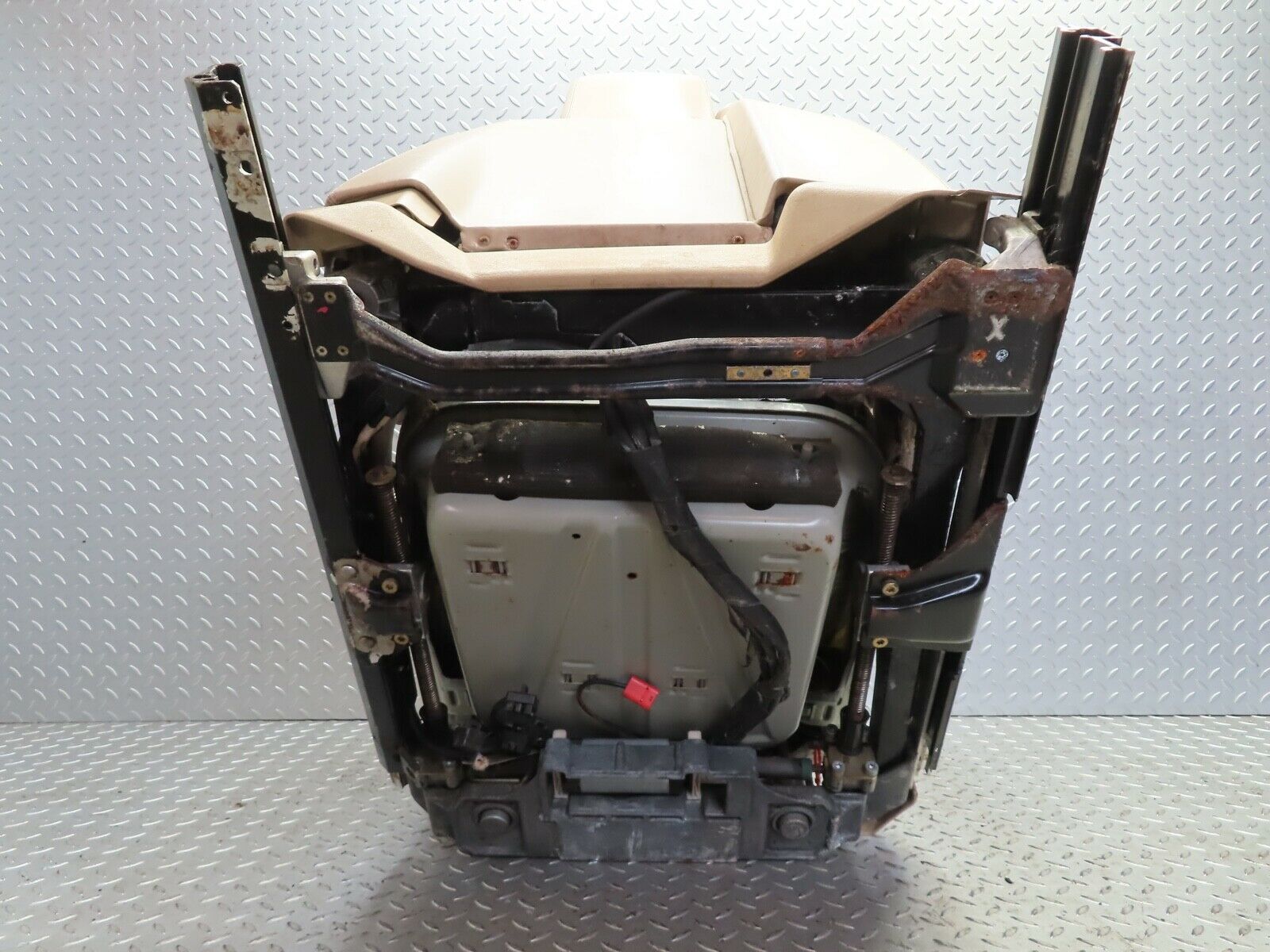 19843 Mercedes-Benz R129 300SL Coupe Electric Front Right Seat Cream Leather