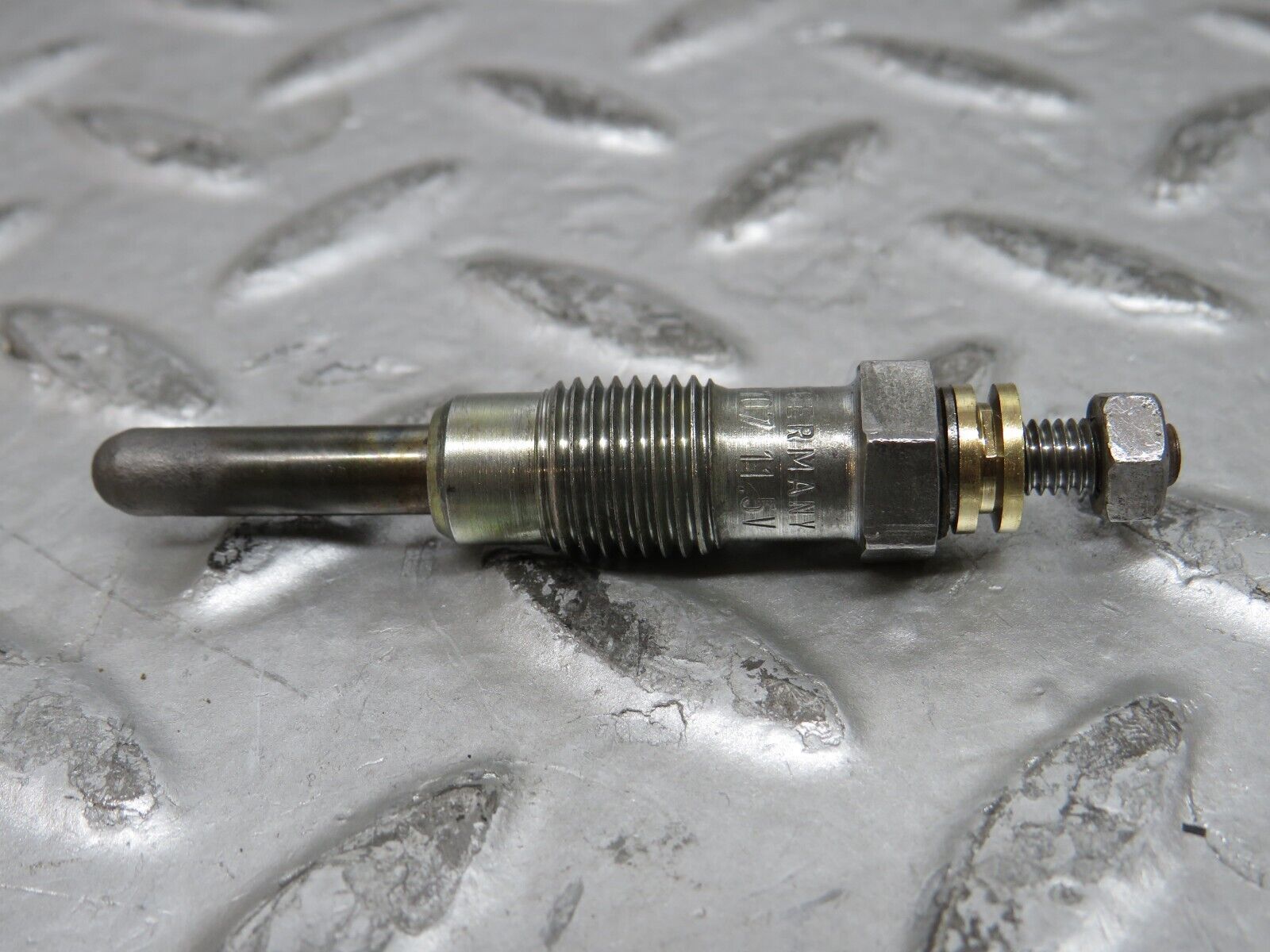 28500 Mercedes-Benz S123 240D Wagon Glow Plug Beru 0100221107