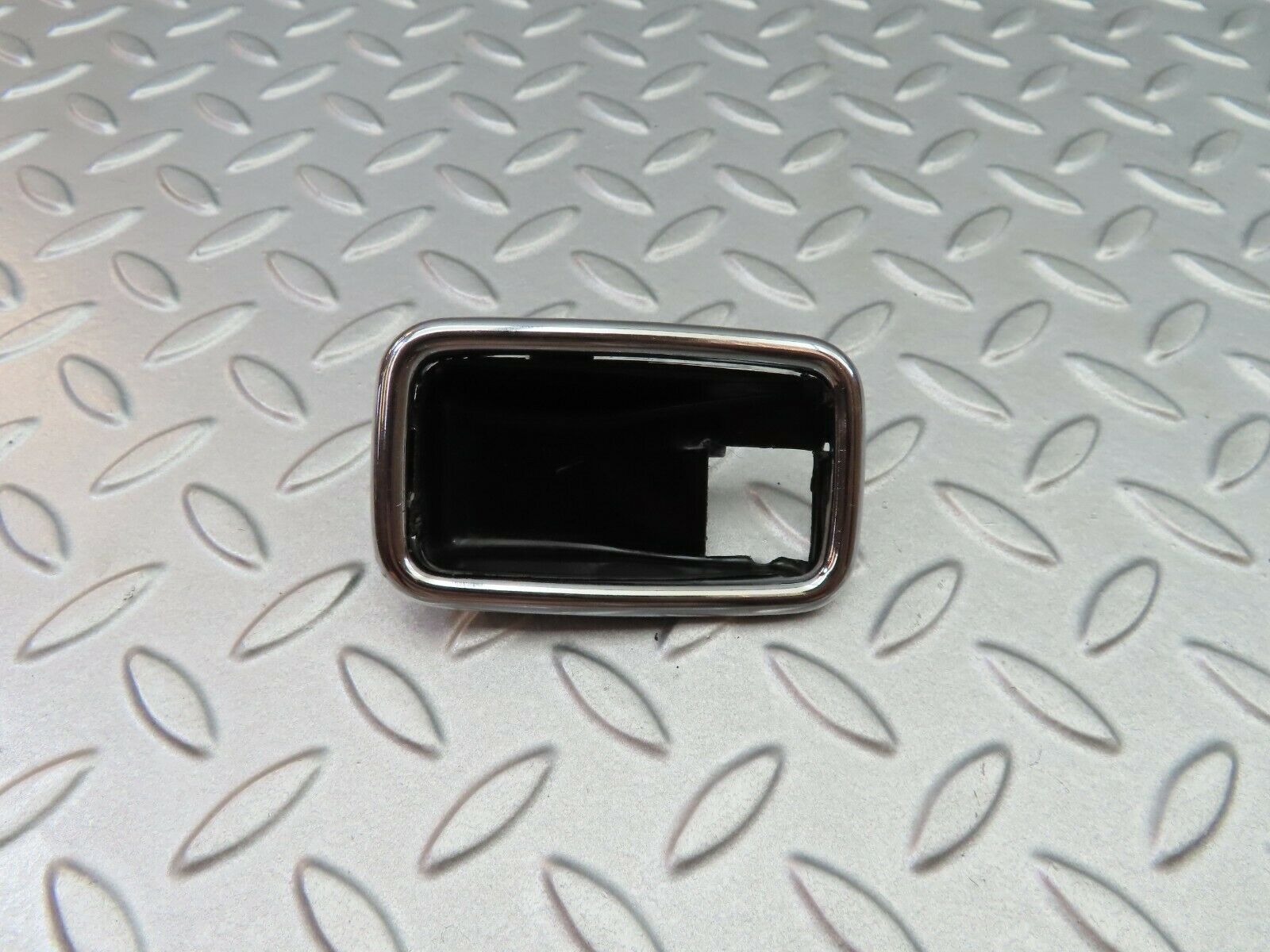 5823 Mercedes-Benz W123 200 Chrome Frame For Door Opener Right 1087660611