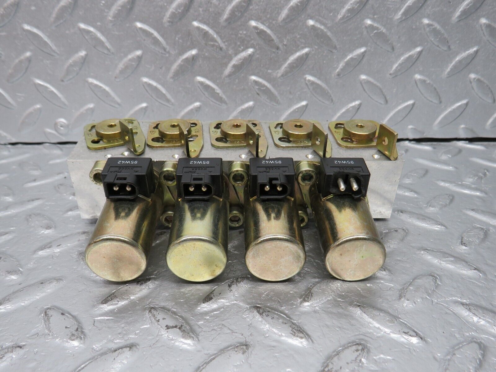 39463 Mercedes-Benz R129 320SL Coupe Roof Hydraulic Valve Left Side 1298002578