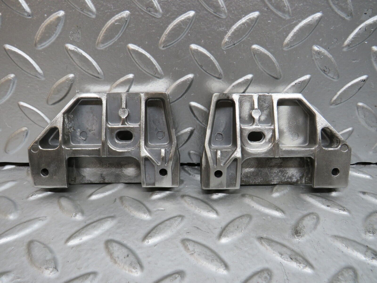 29125 Mercedes-Benz C124 320CE Window Guide Pad Pair 1247250232 1247250132