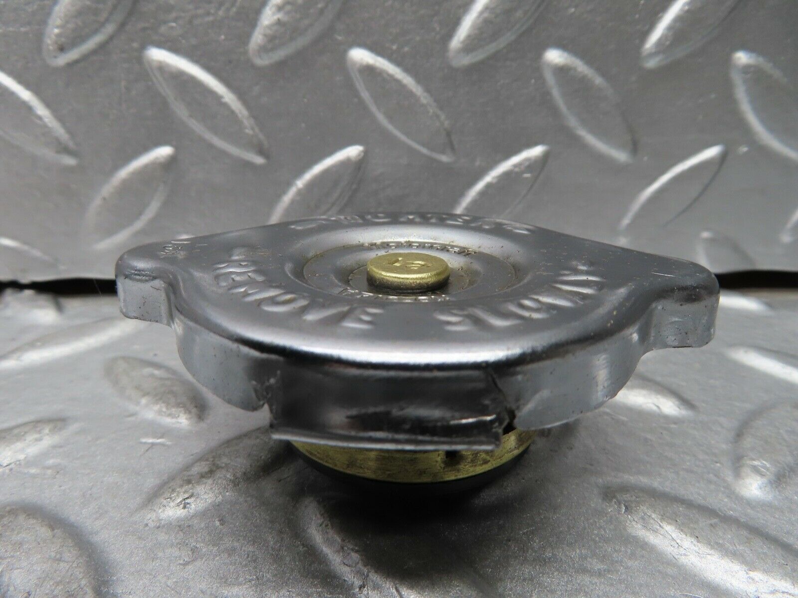 20347 Mercedes-Benz W114 280CE Coupe Radiator Cap RS-512A