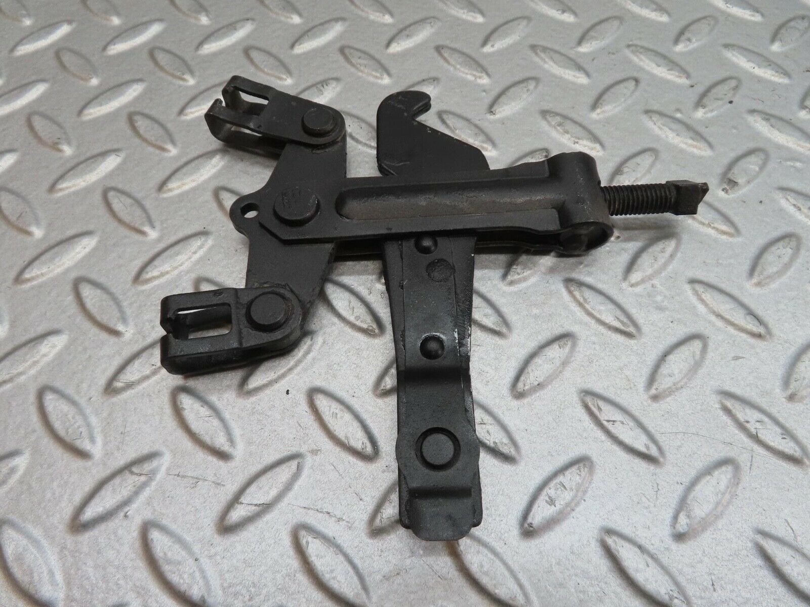 13883 Mercedes-Benz C107 280SLC Handbrake Adjusting Handbrake Regulator