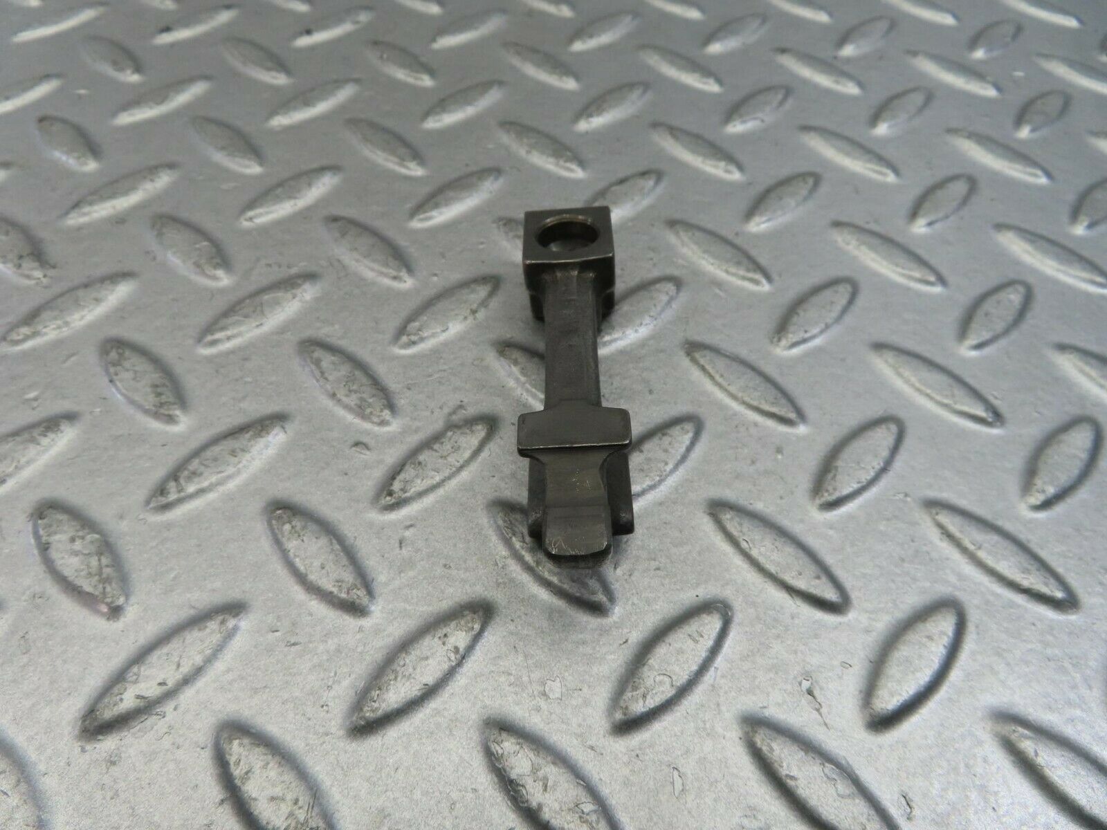 9137 Mercedes-Benz W108 Valve Rocker Arm With Retaining Spring