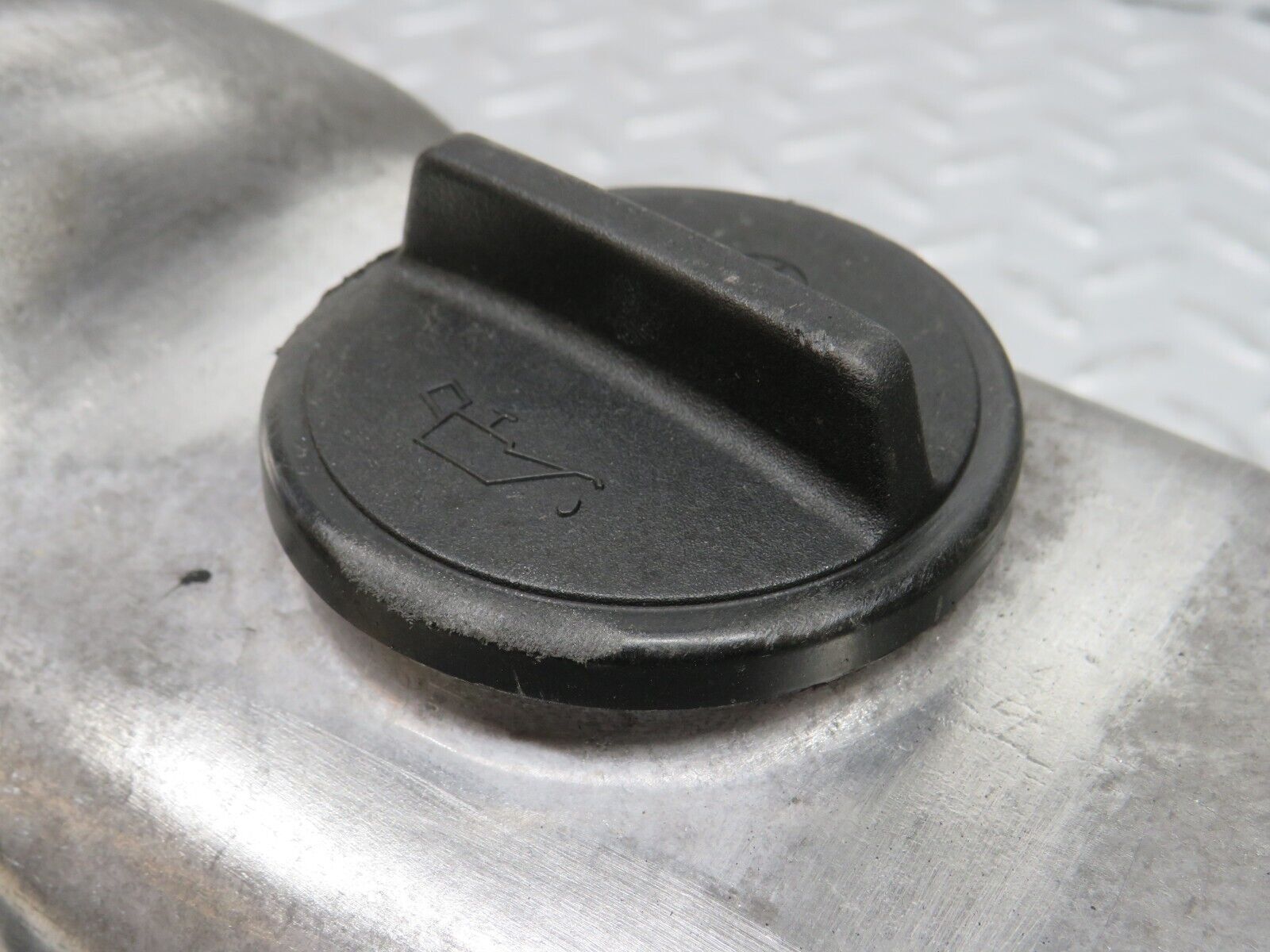 31134 Mercedes-Benz W123 200D Rocker Cover